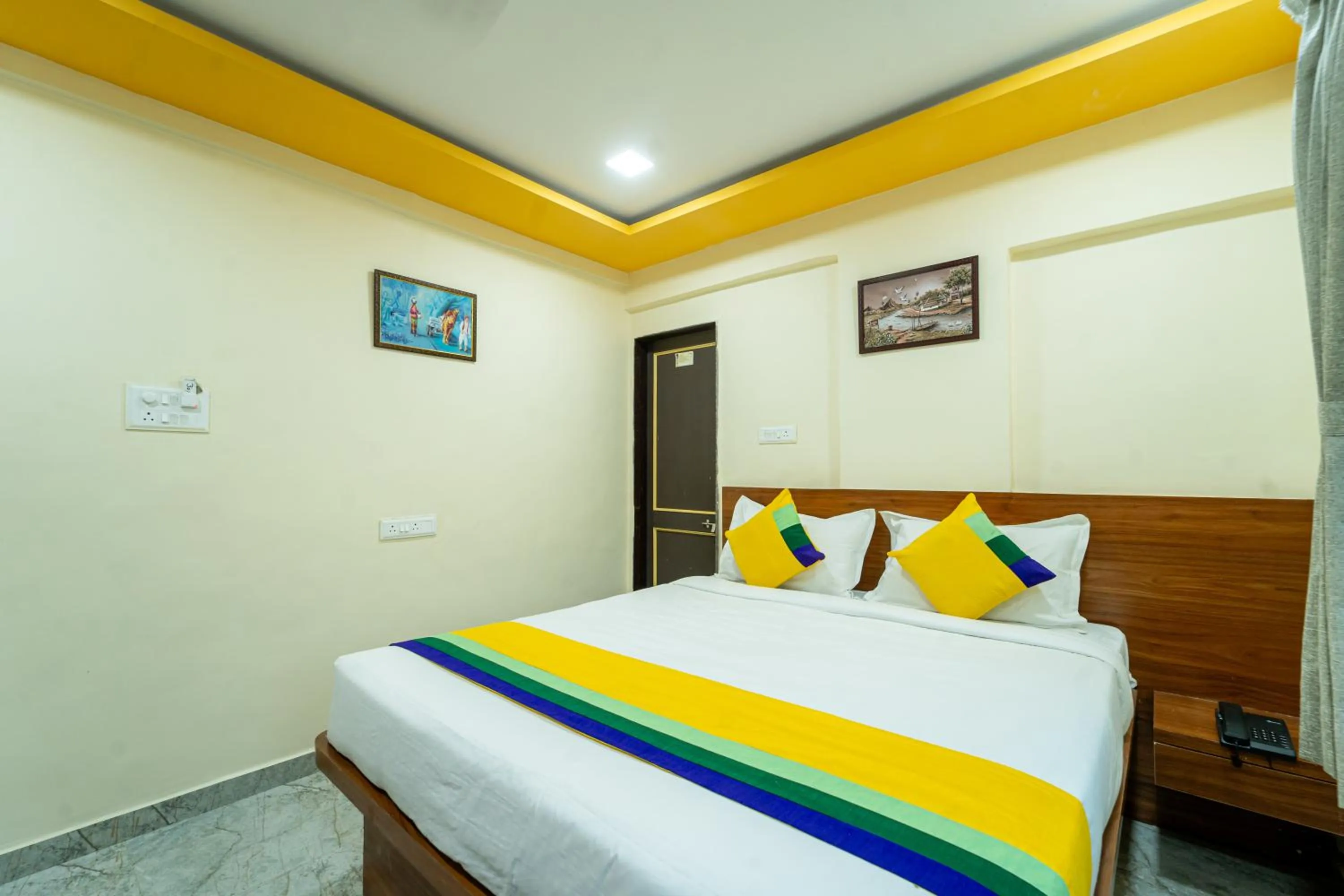 Bedroom, Bed in Itsy Hotels Anand Executive, Near Amanora