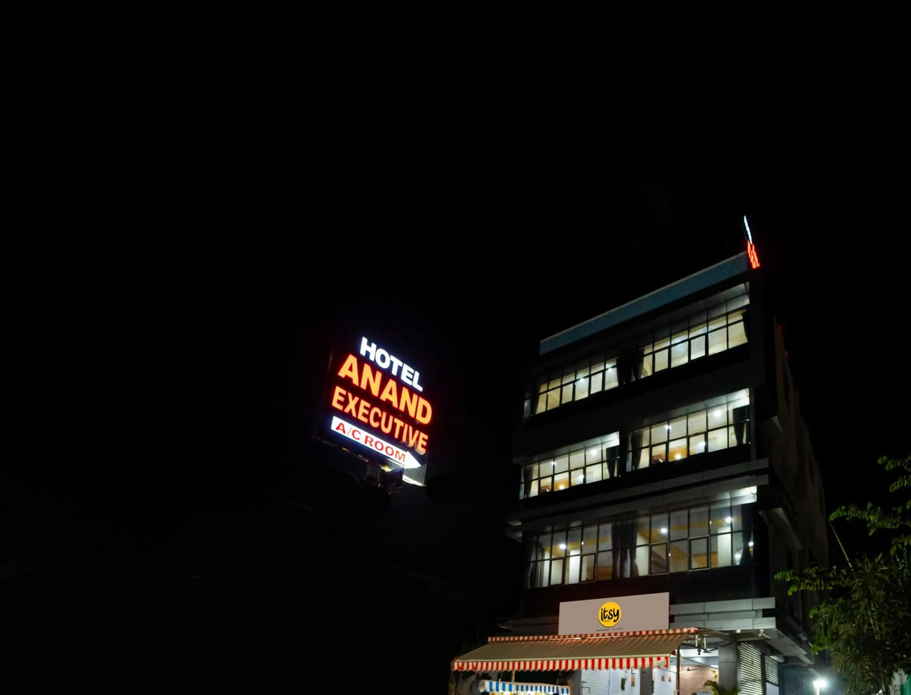 Facade/entrance in Itsy Hotels Anand Executive, Near Amanora