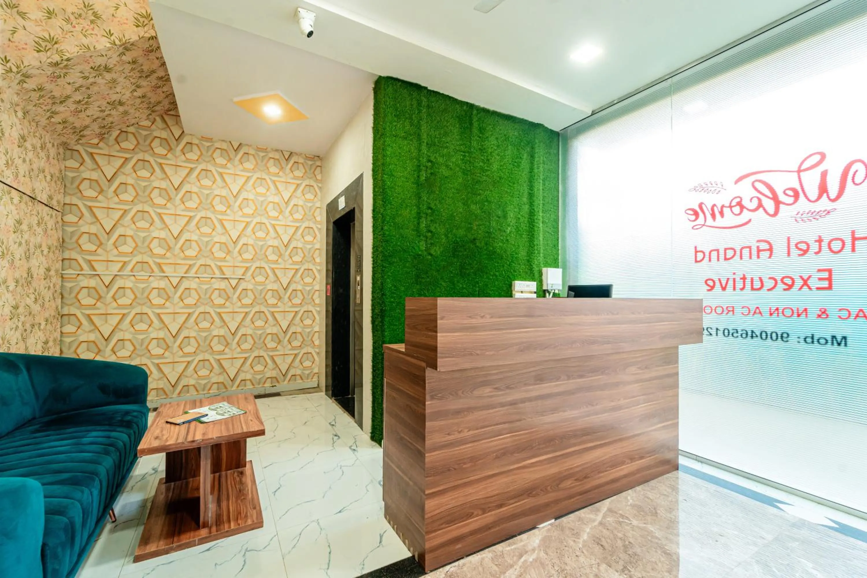 Lobby or reception in Itsy Hotels Anand Executive, Near Amanora