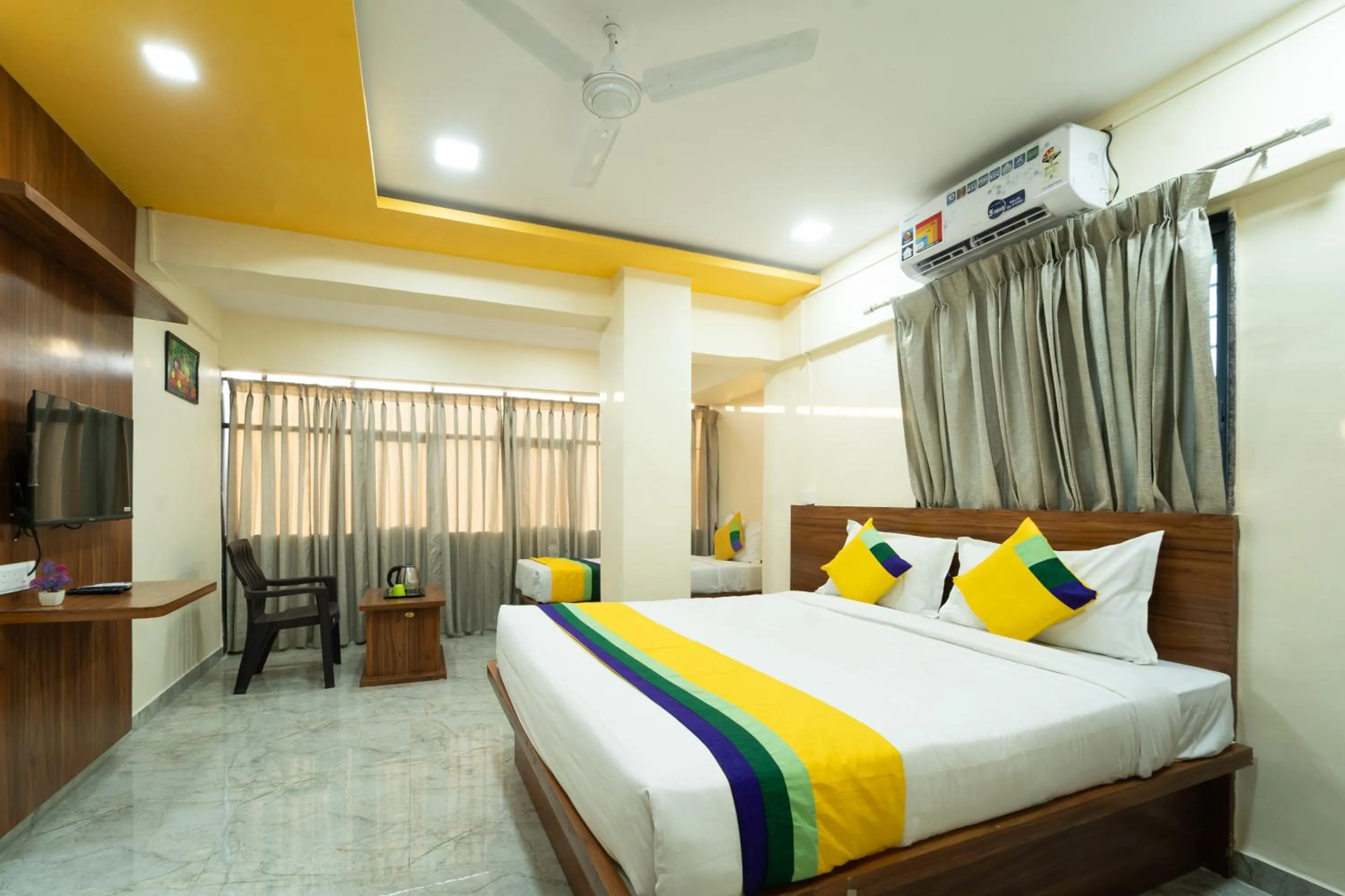 Bedroom, Bed in Itsy Hotels Anand Executive, Near Amanora