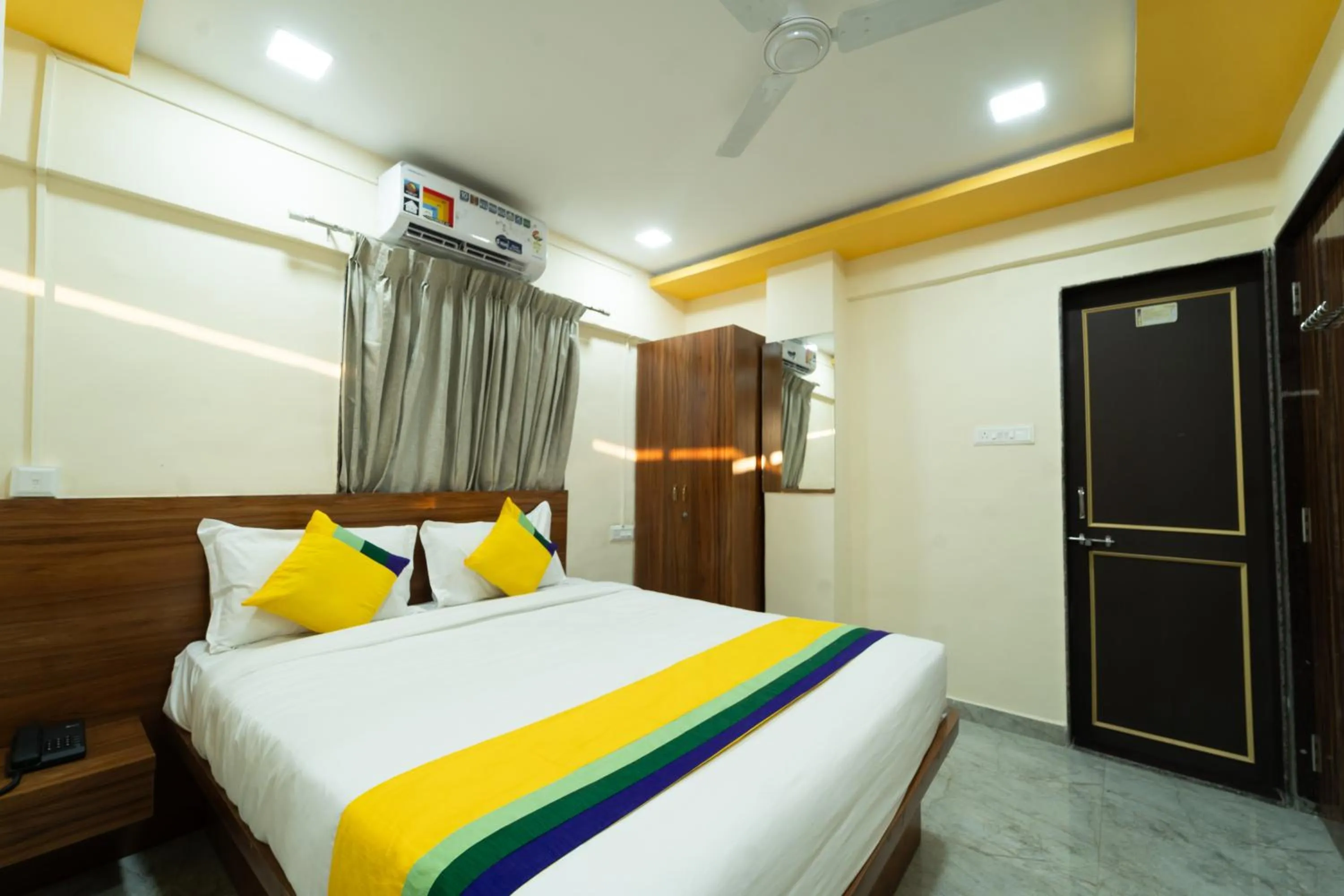 Bedroom, Bed in Itsy Hotels Anand Executive, Near Amanora