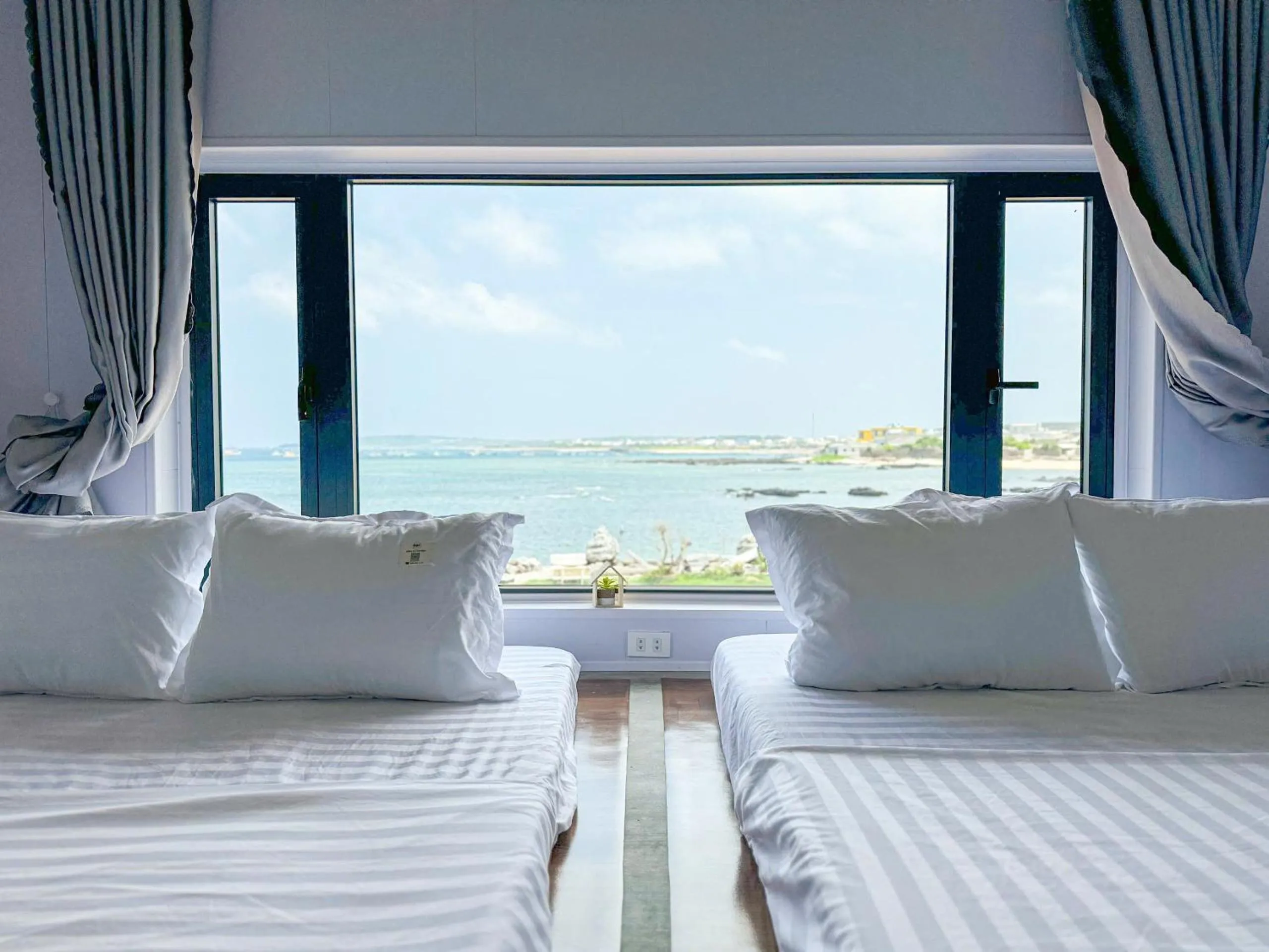 Bed in Long Vĩ hotel - đảo Phú Quý