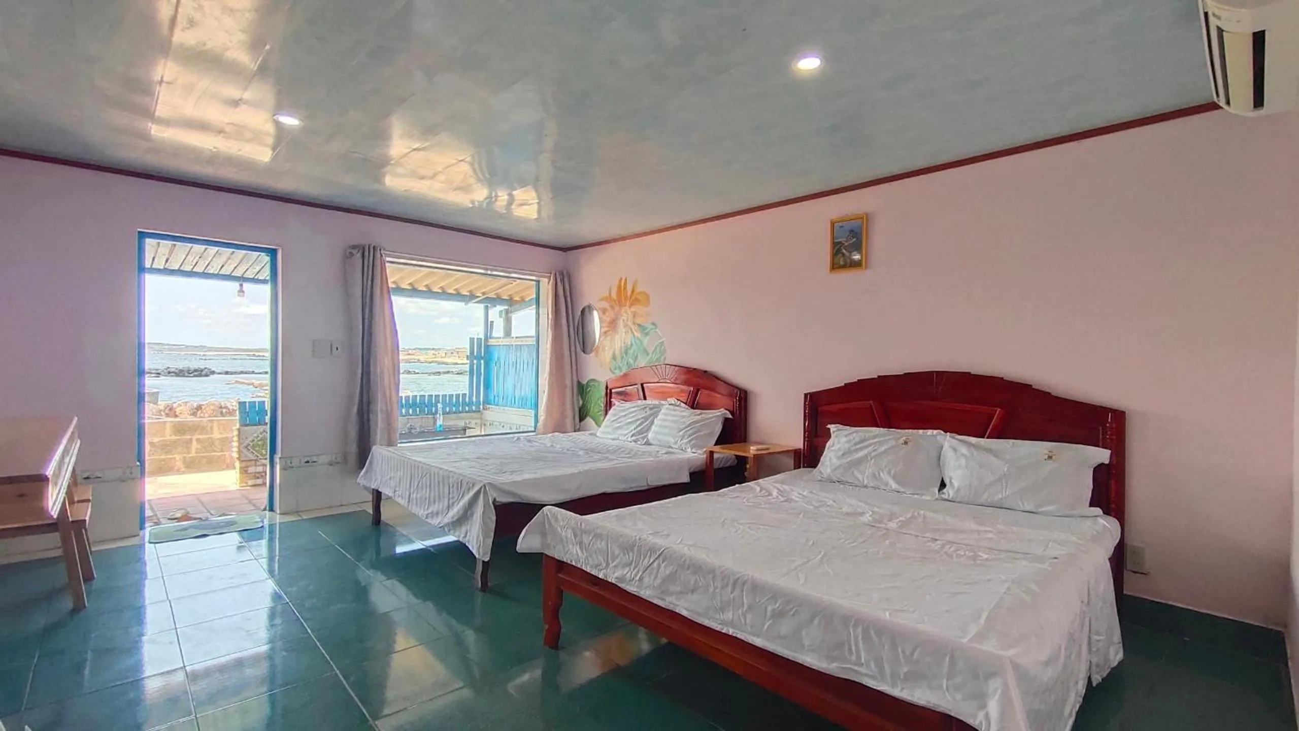 Bed in Long Vĩ hotel - đảo Phú Quý