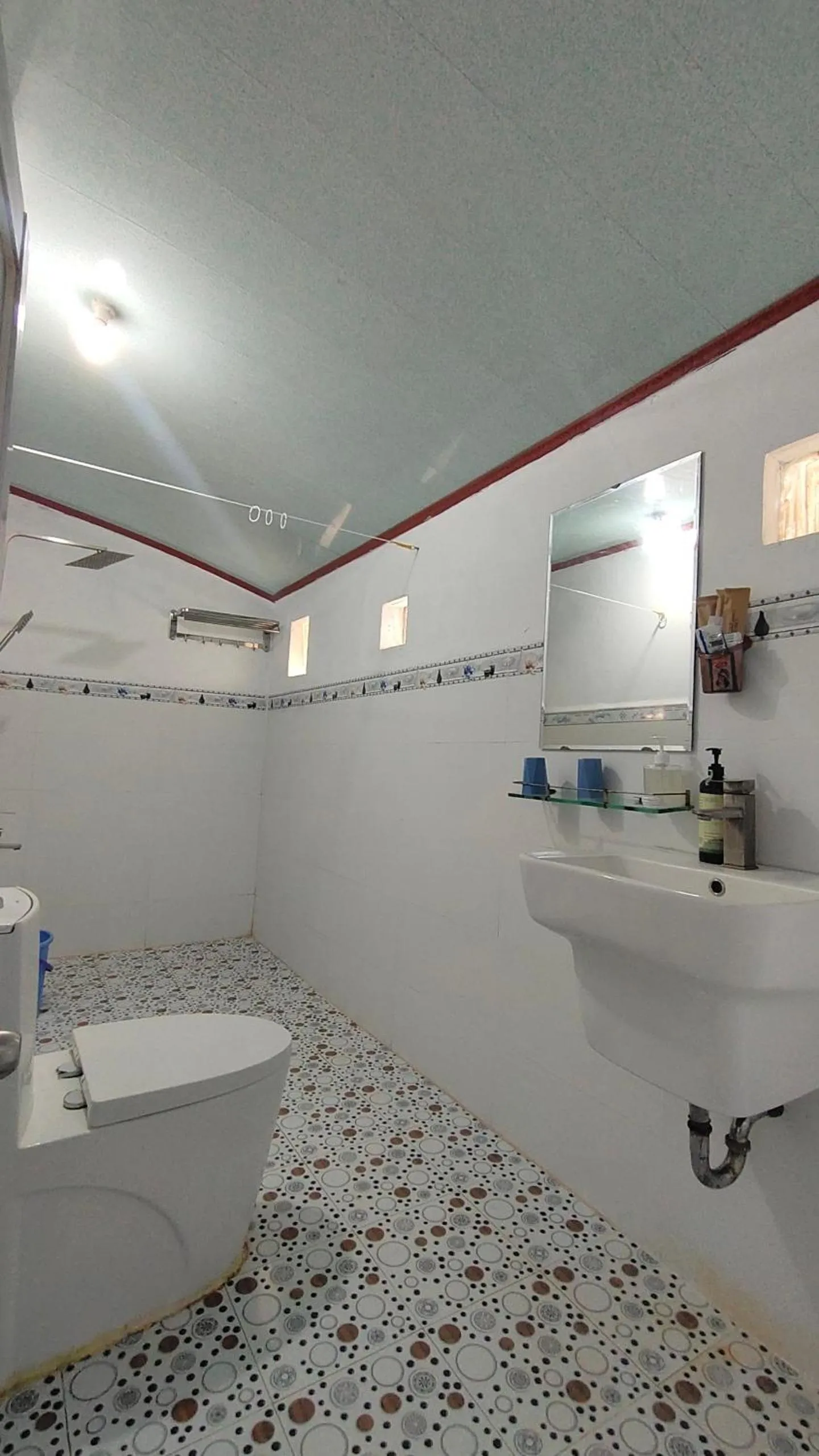 Toilet in Long Vĩ hotel - đảo Phú Quý