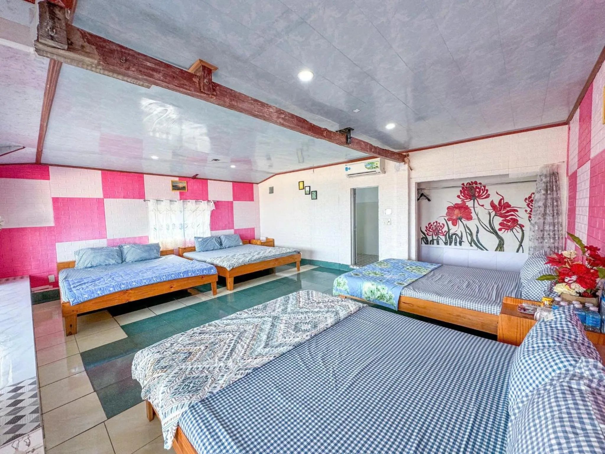 Photo of the whole room, Bed in Long Vĩ hotel - đảo Phú Quý