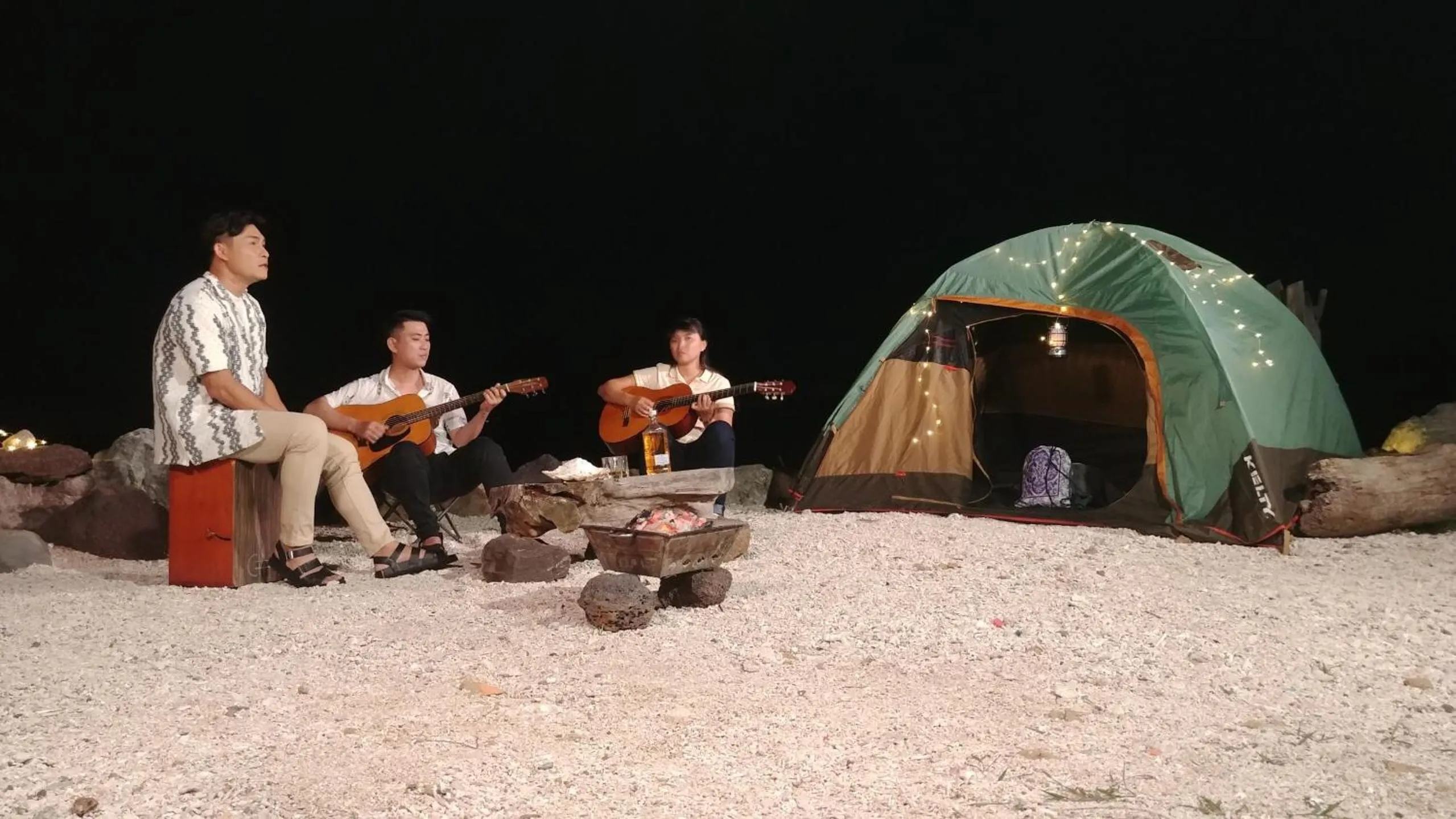 Night in Long Vĩ hotel - đảo Phú Quý