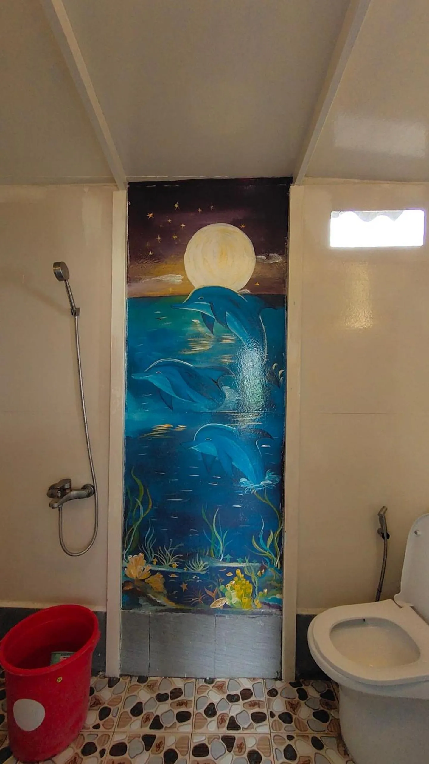 Shower in Long Vĩ hotel - đảo Phú Quý