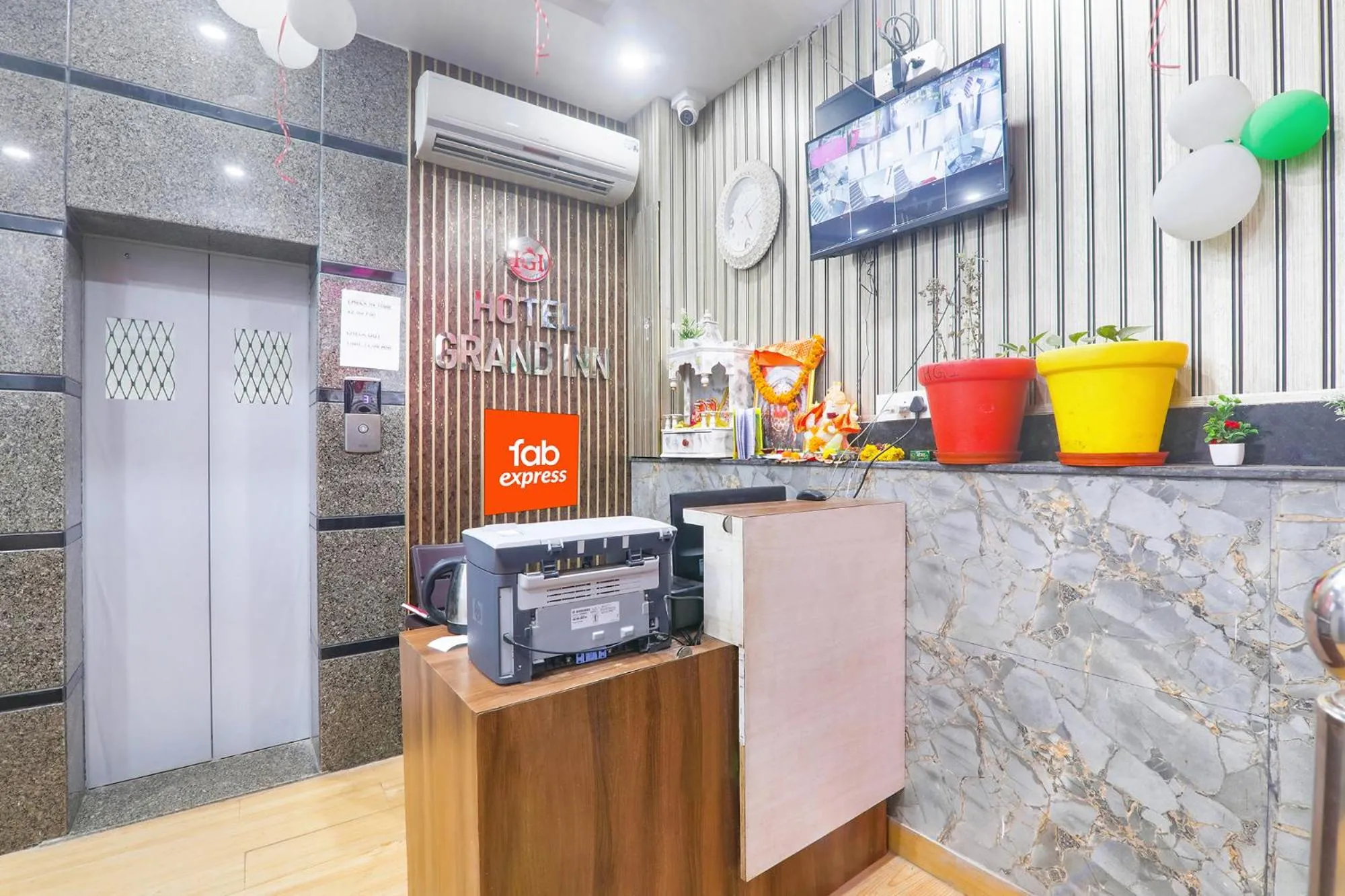 Lobby or reception in FabExpress Grand Inn I