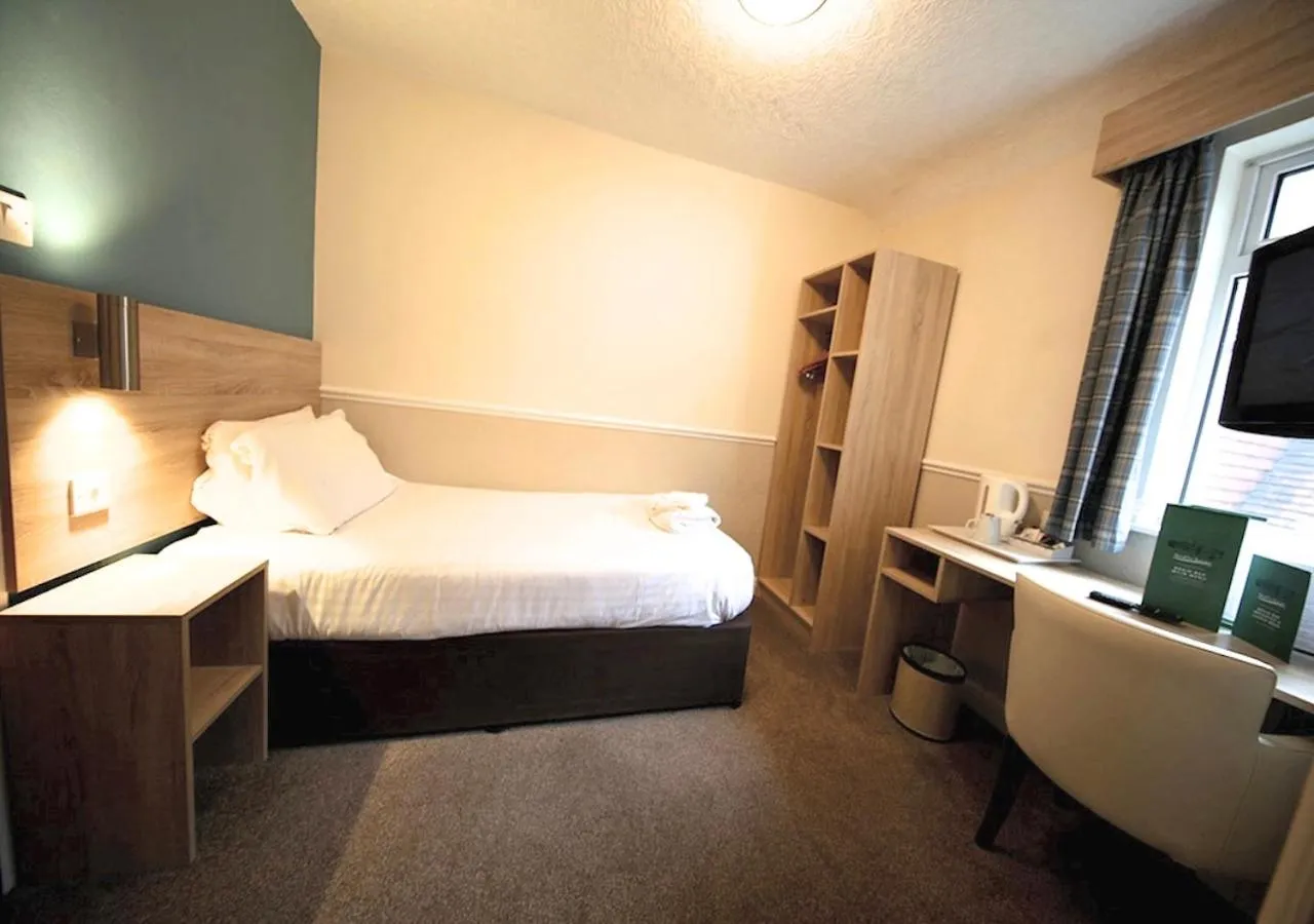 Bedroom, Bed in North Shore Hotel