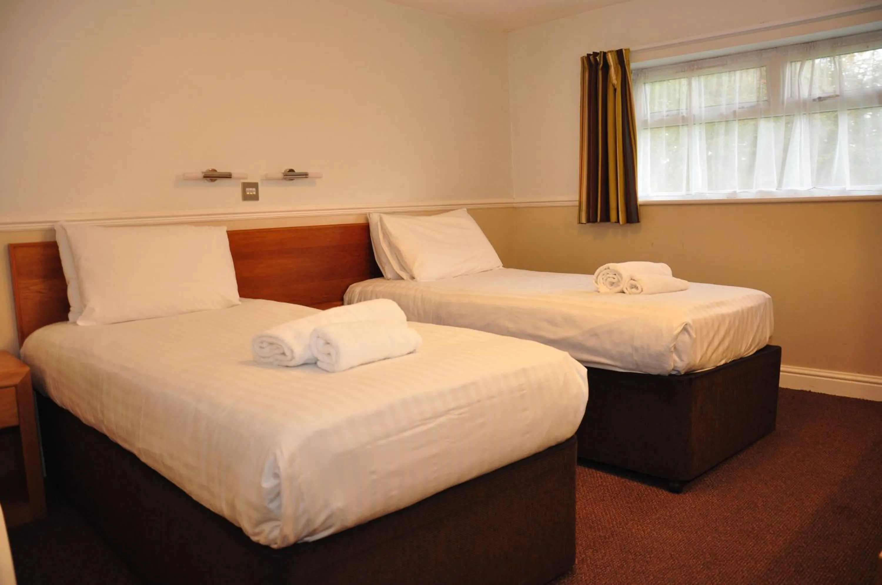 Bedroom, Bed in North Shore Hotel