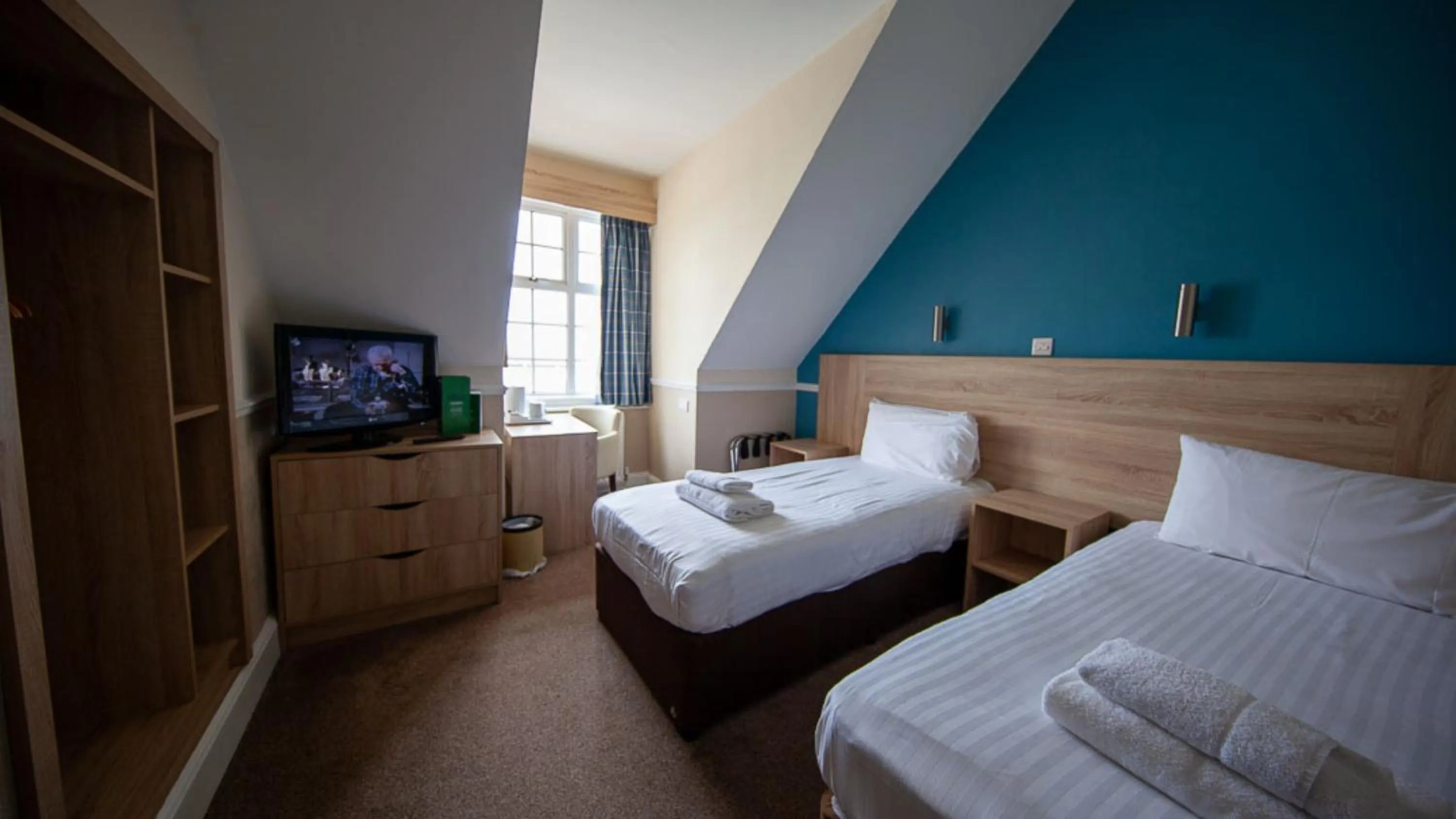 Bedroom, Bed in North Shore Hotel