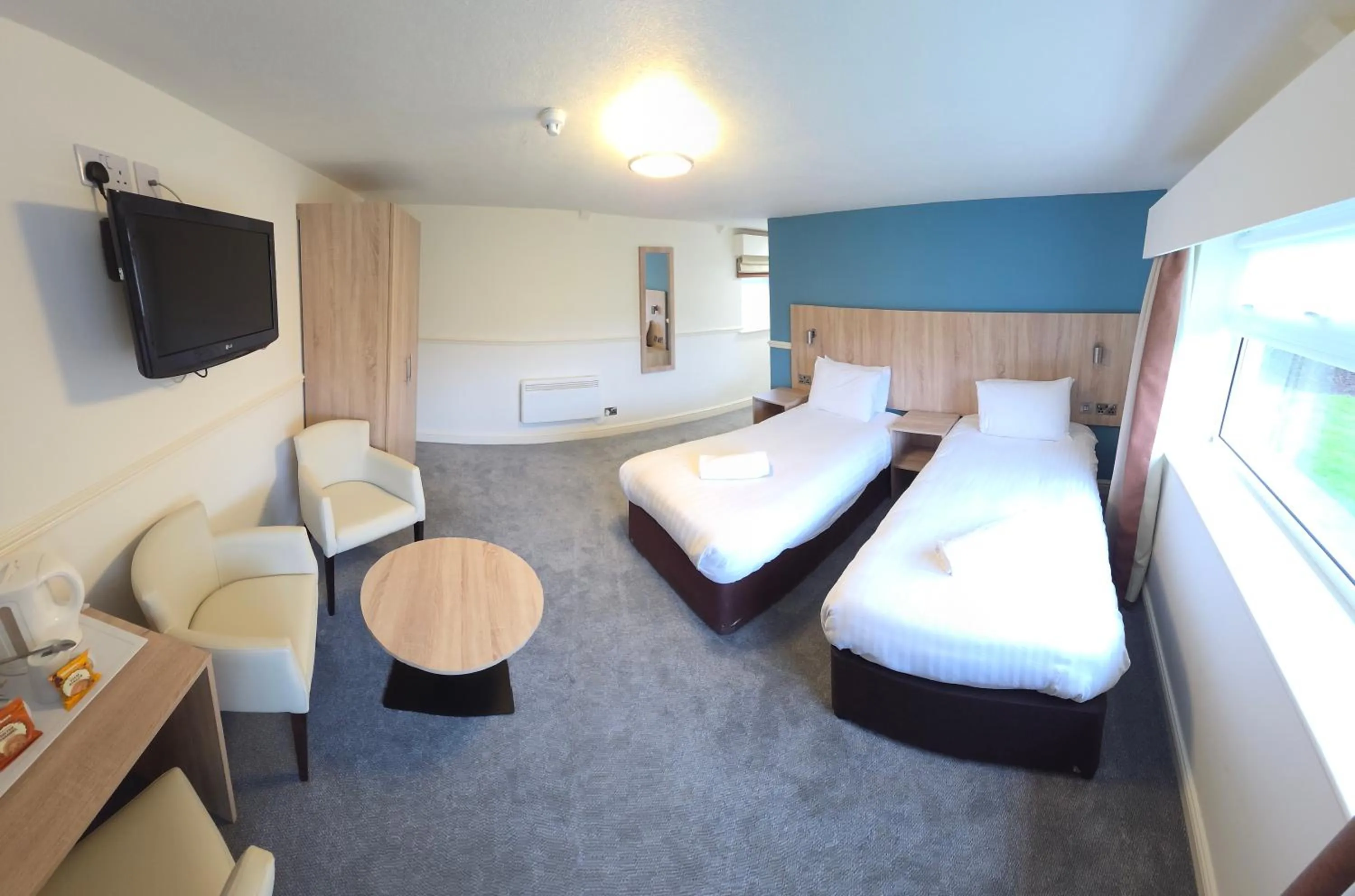 Bedroom, Bed in North Shore Hotel