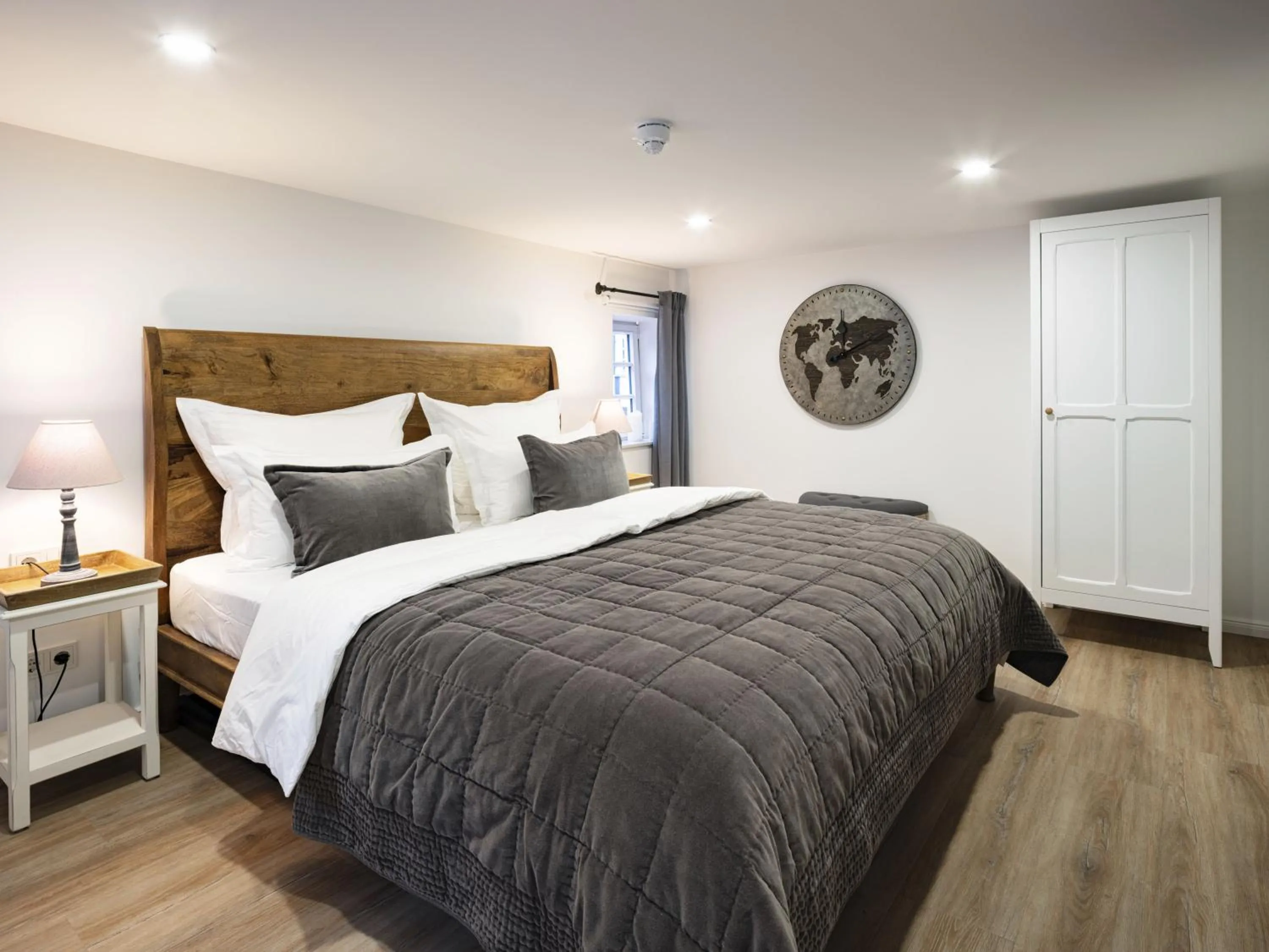 Bedroom, Bed in Flecker Hotel