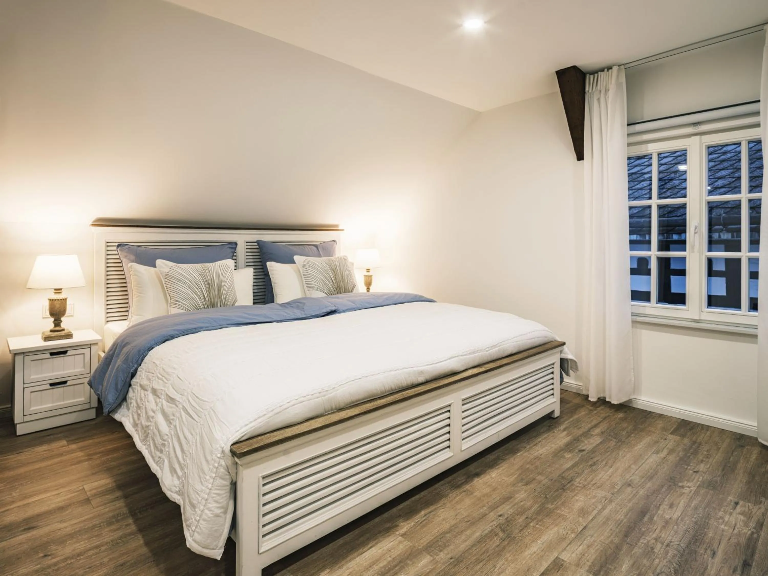Photo of the whole room, Bed in Flecker Hotel
