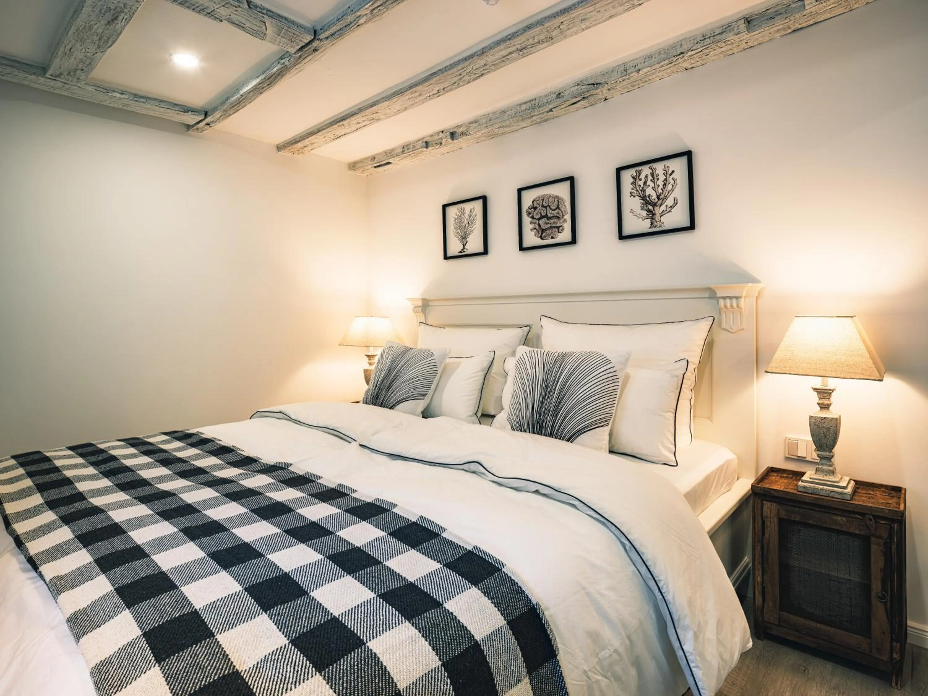 Bedroom, Bed in Flecker Hotel