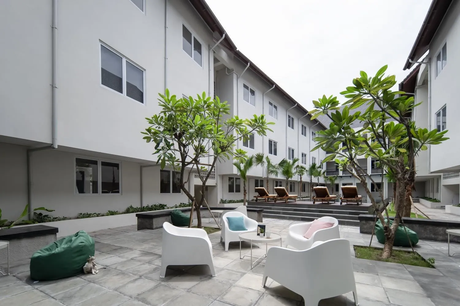 Seating area in Cove Nawaprita