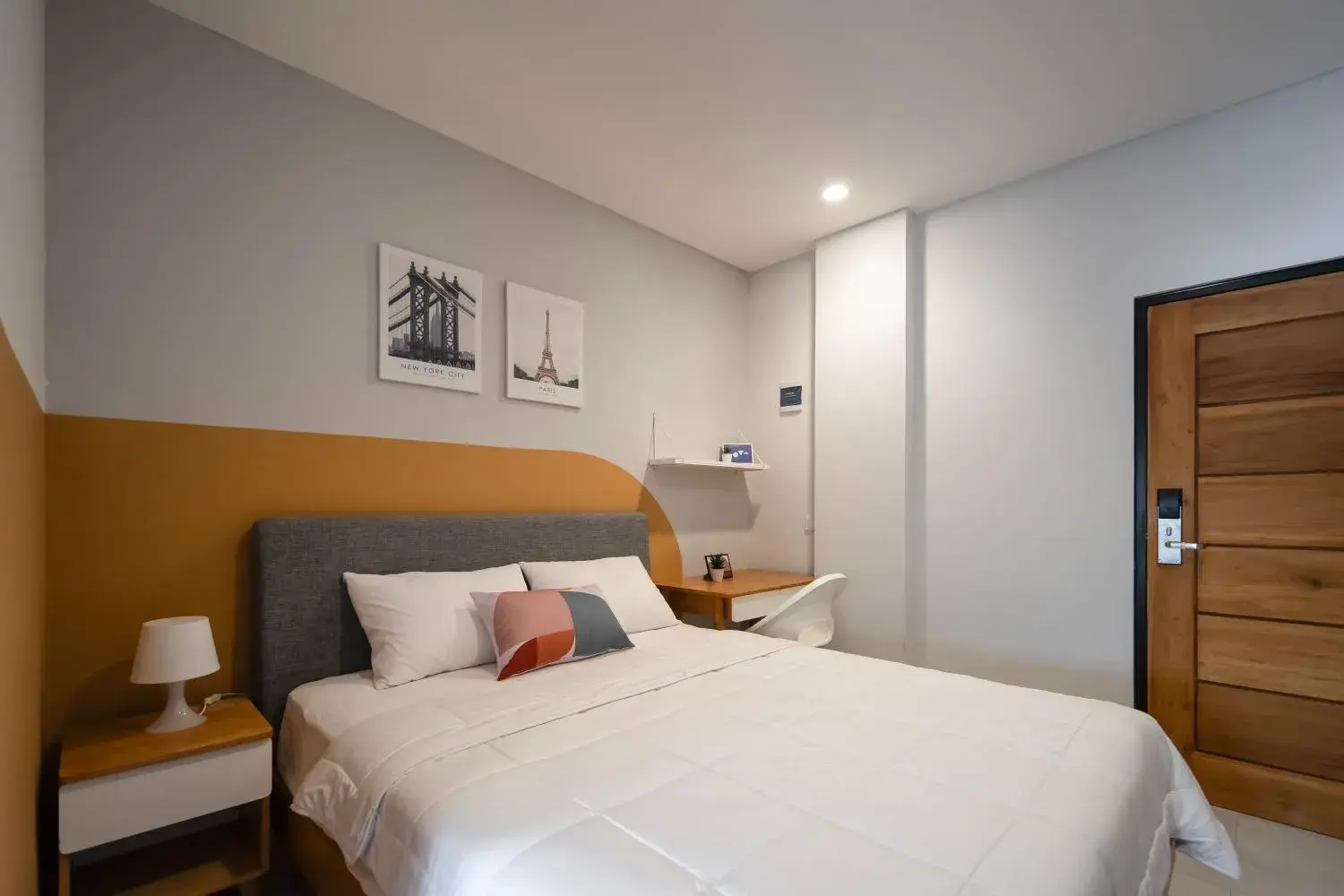 Bedroom, Bed in Cove Urbanier Bedroom, Bed in Cove Urbanier