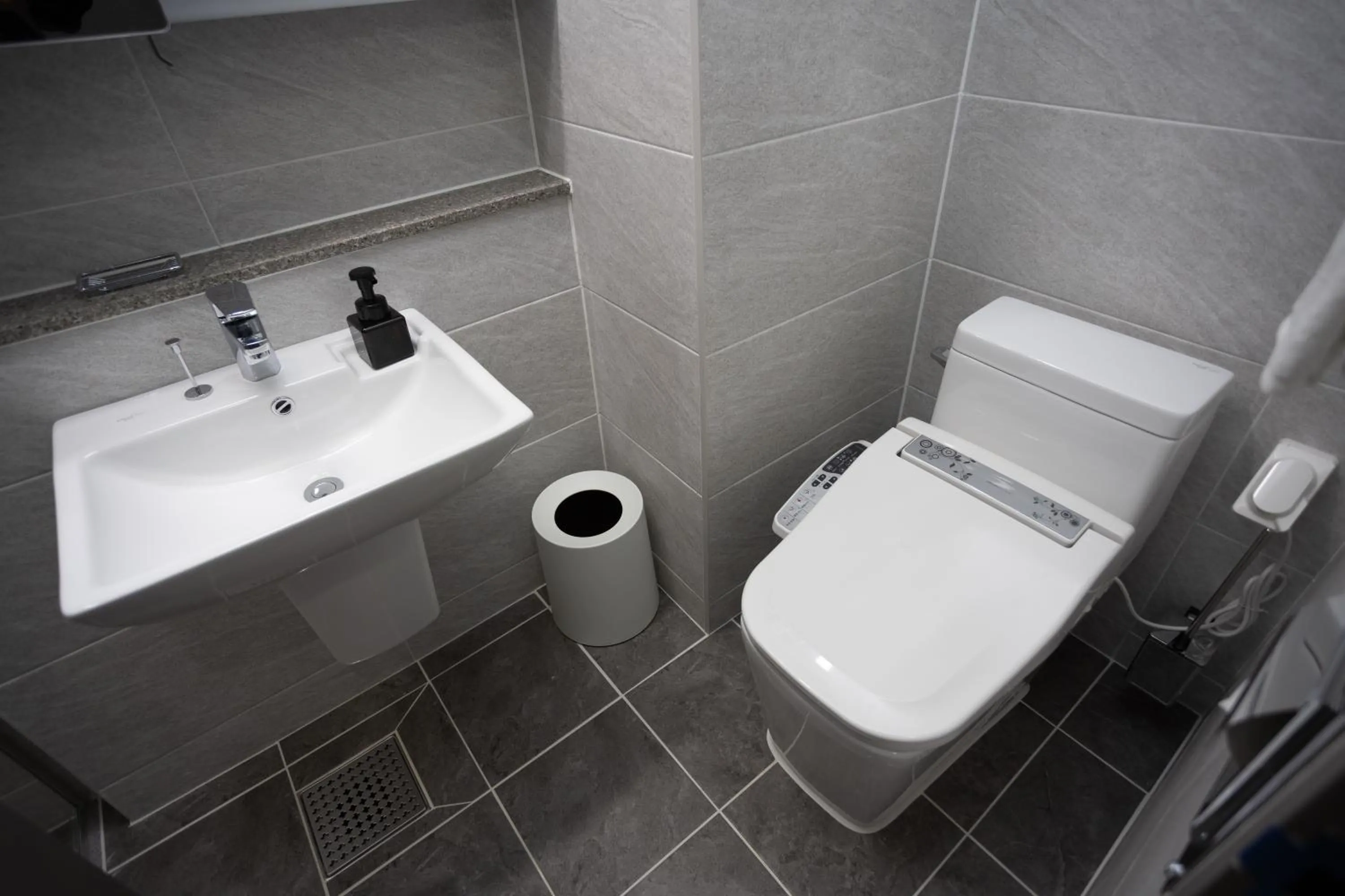 Toilet in INN-The City MyeongDong