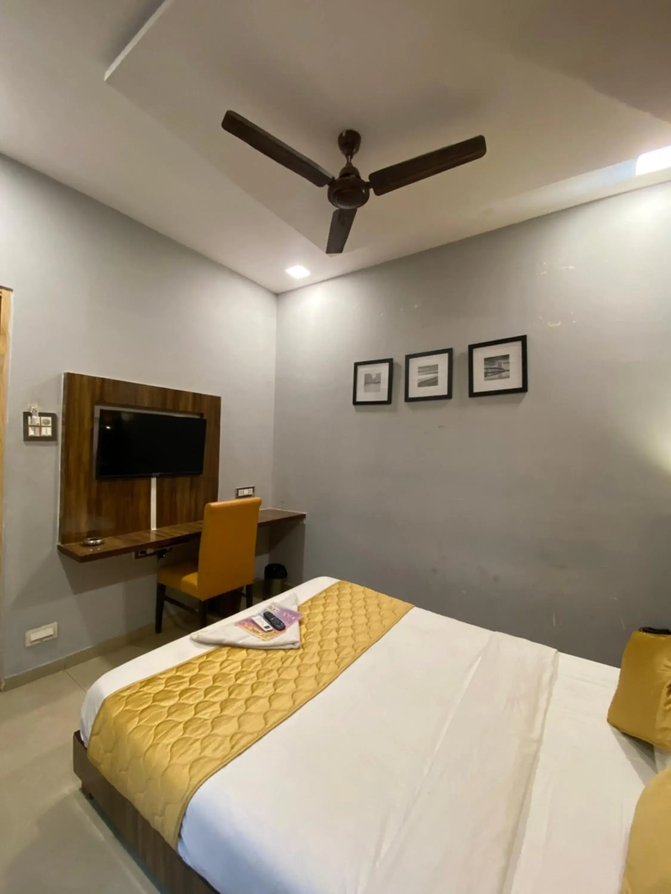 View (from property/room), Bed in Hotel Blue Wellington - Near Mumbai Airport View (from property/room), Bed in Hotel Blue Wellington - Near Mumbai Airport