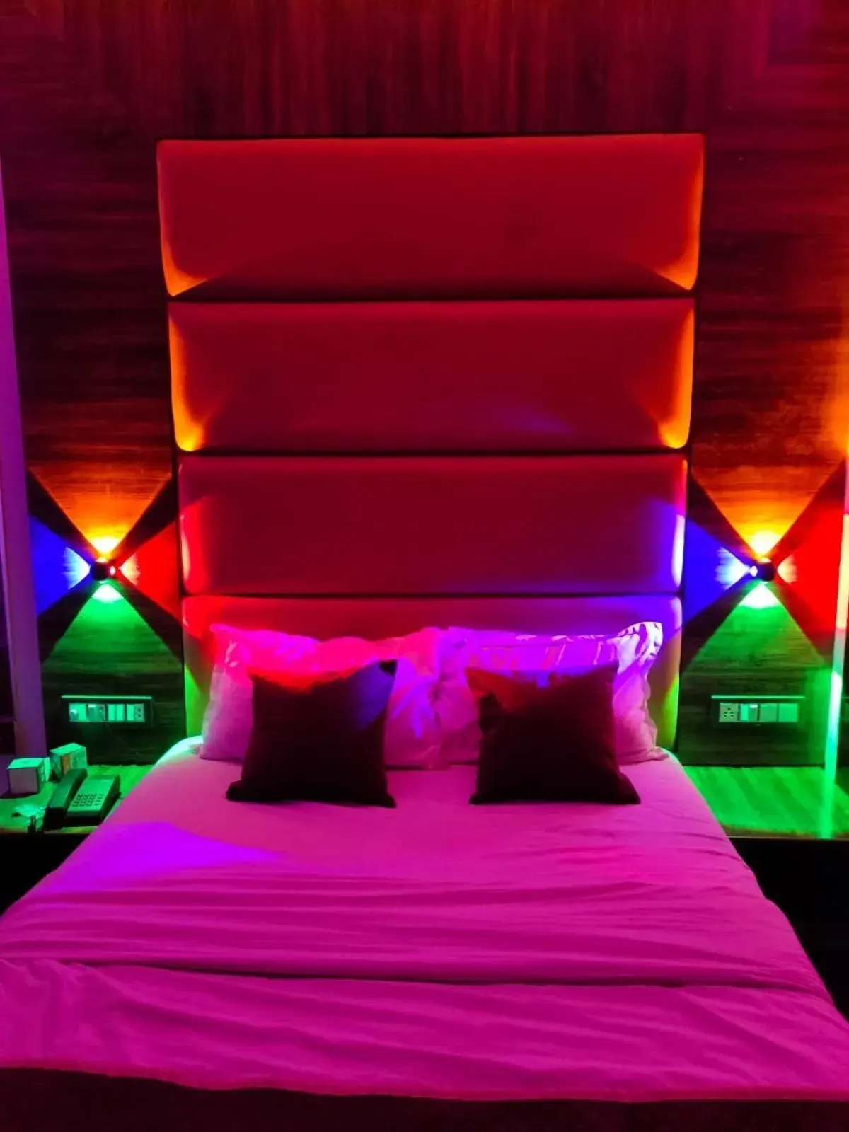 Bed in Hotel Blue Wellington - Near Mumbai Airport Bed in Hotel Blue Wellington - Near Mumbai Airport