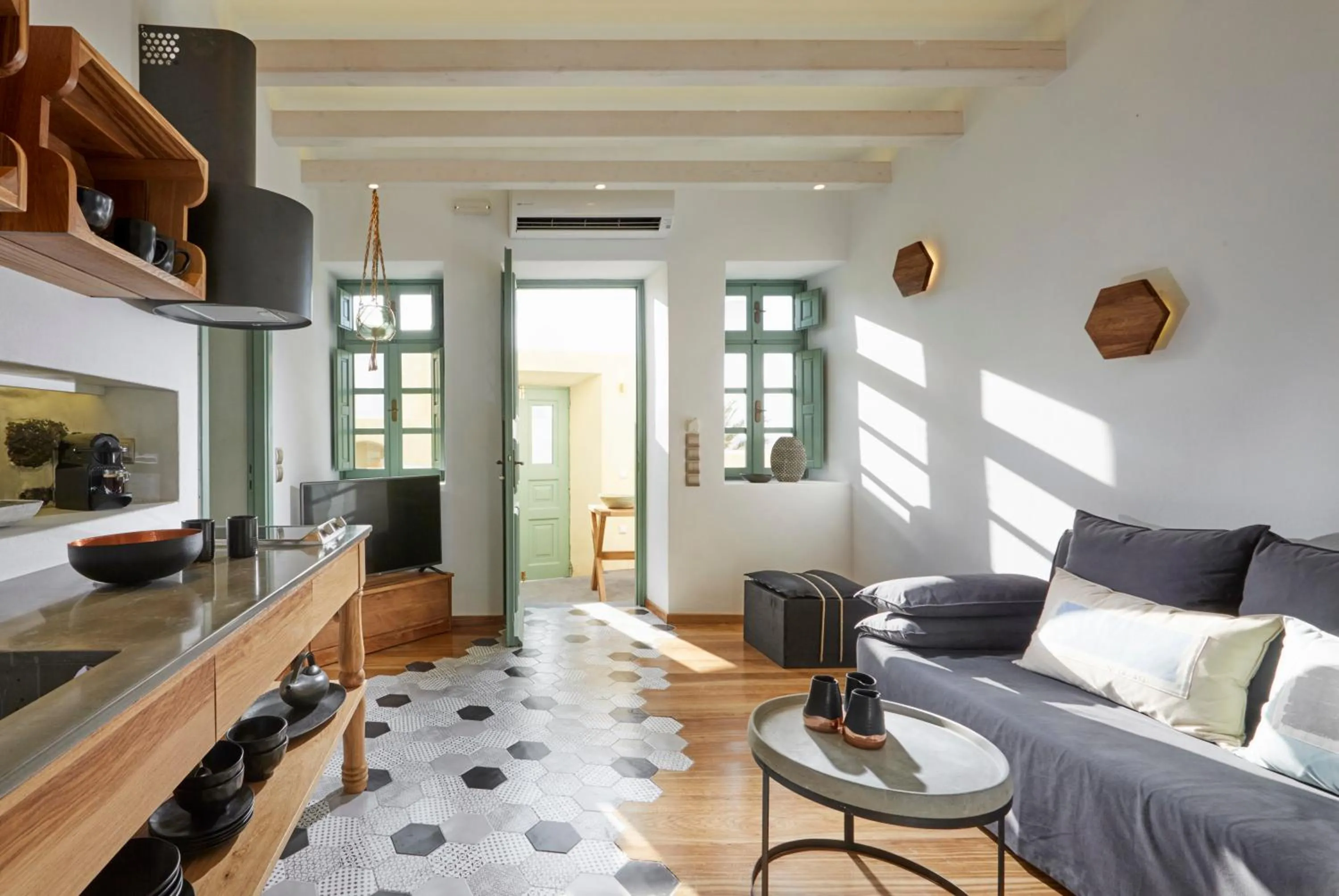 TV and multimedia in Yellow Orchid Cycladic House