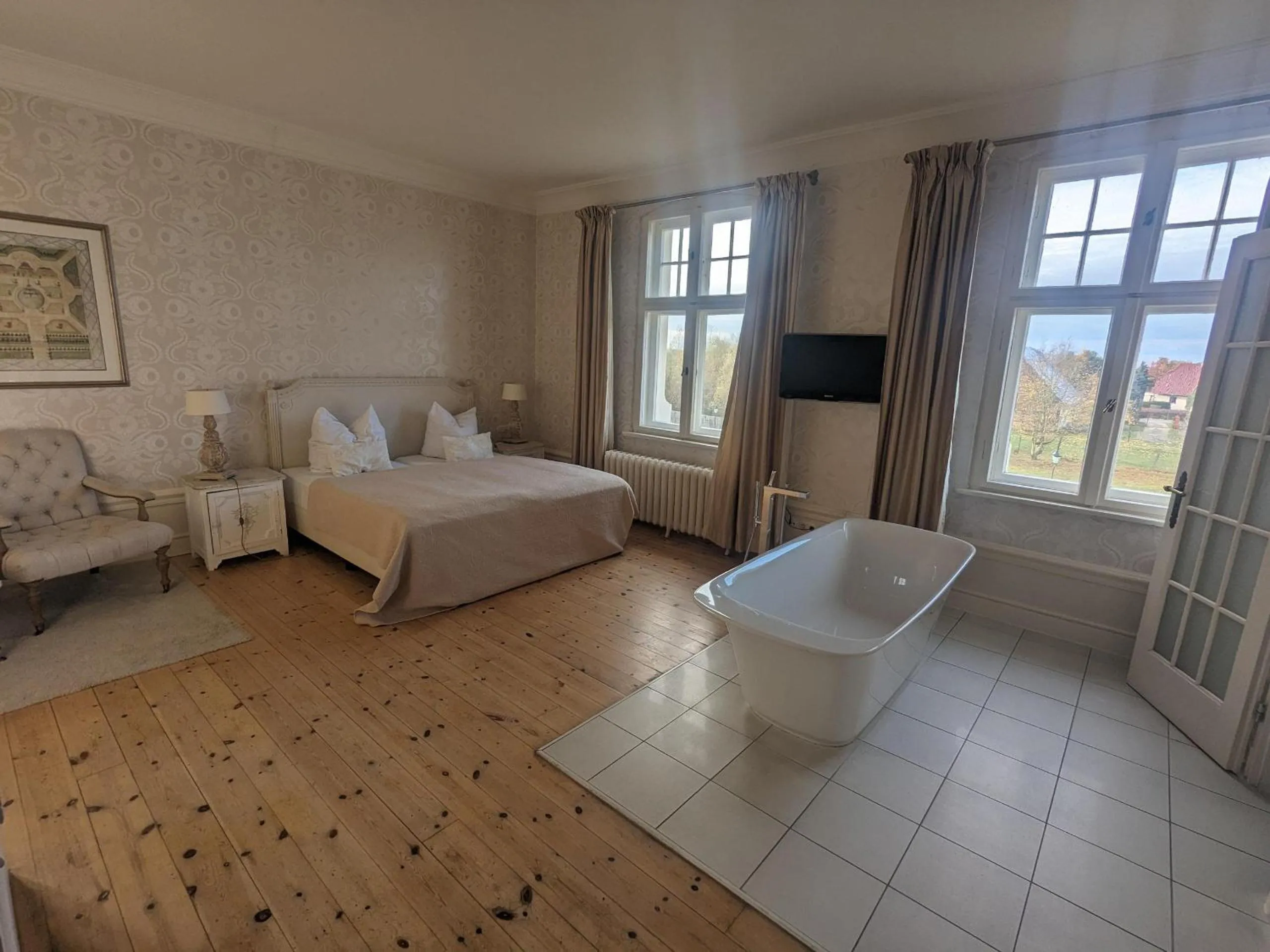 Photo of the whole room, Bed in Schloss Krugsdorf Golf & Hotel