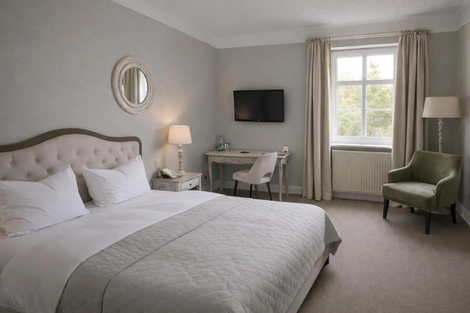 Photo of the whole room, Bed in Schloss Krugsdorf Golf & Hotel