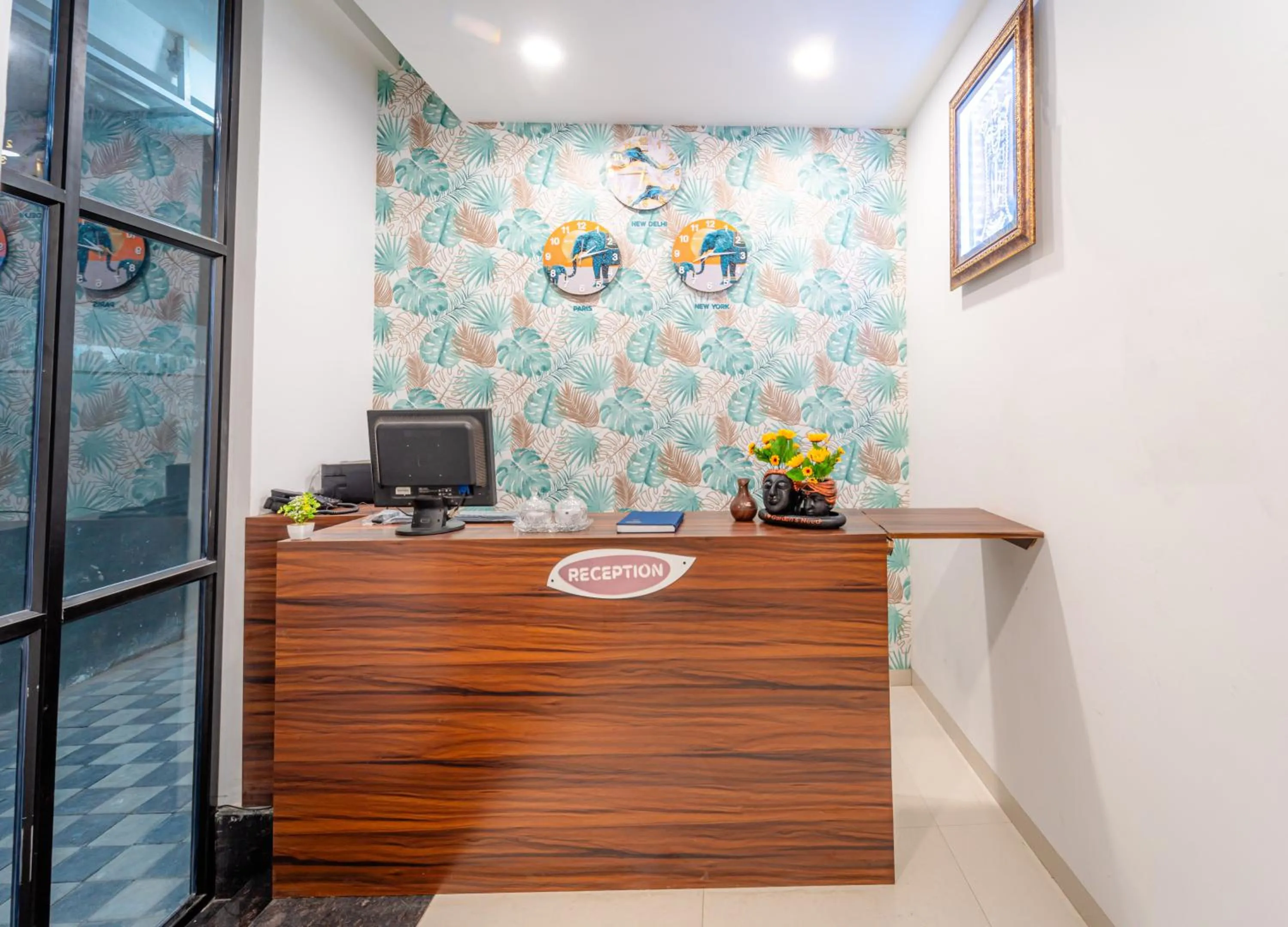 Lobby or reception in Treebo Pure Earth Stay, Vijay Nagar