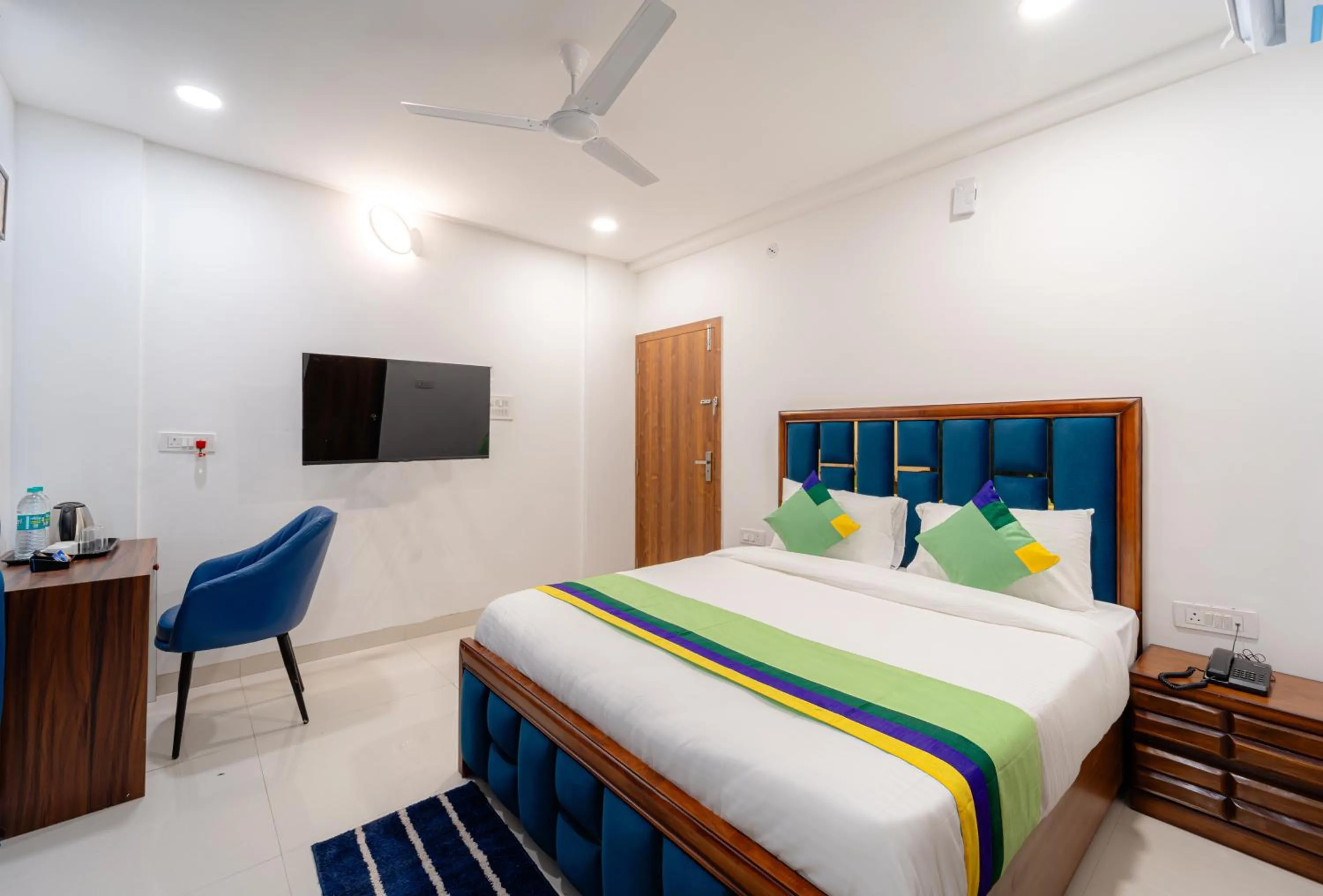 Bedroom, Bed in Treebo Pure Earth Stay, Vijay Nagar