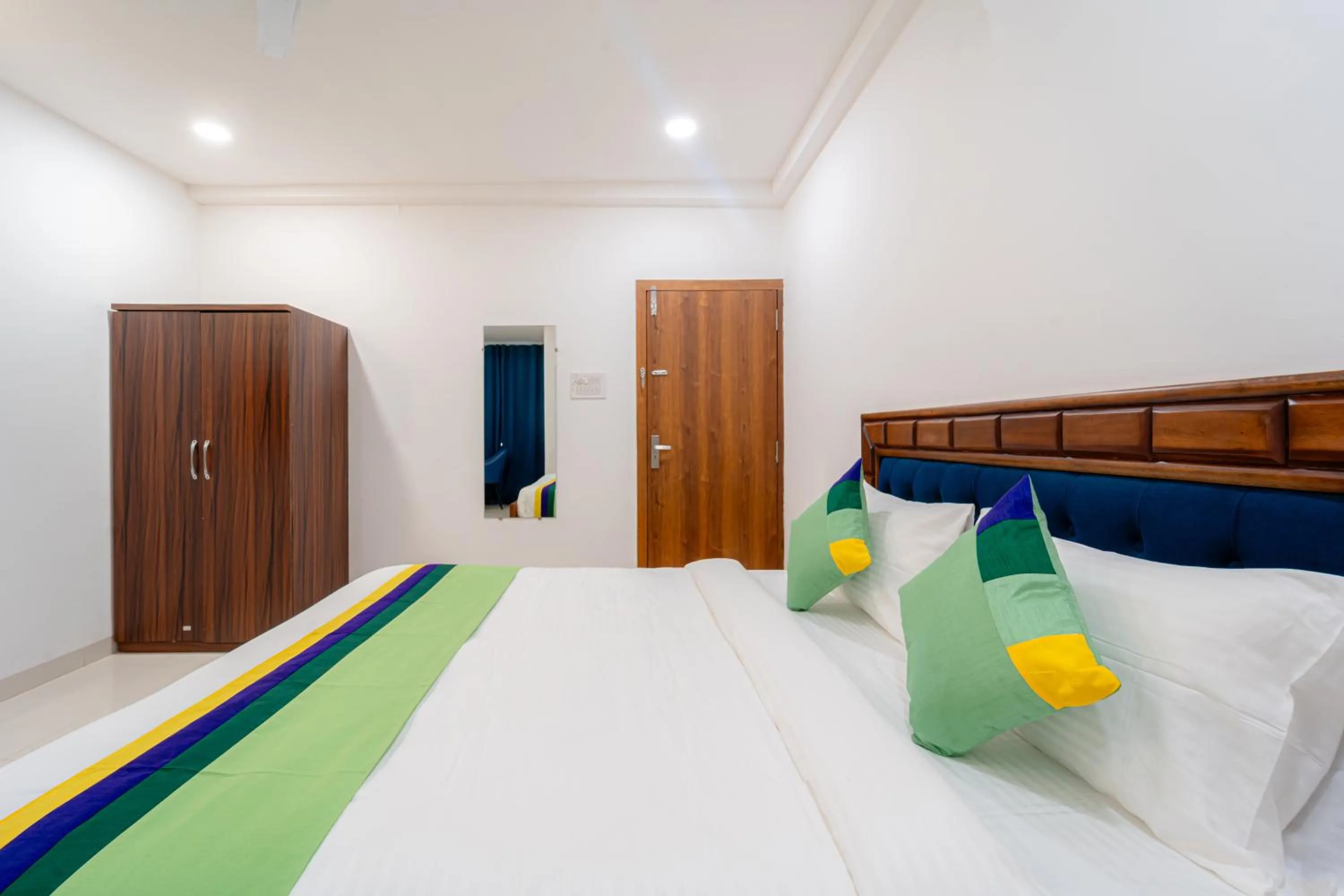 Bed in Treebo Pure Earth Stay, Vijay Nagar
