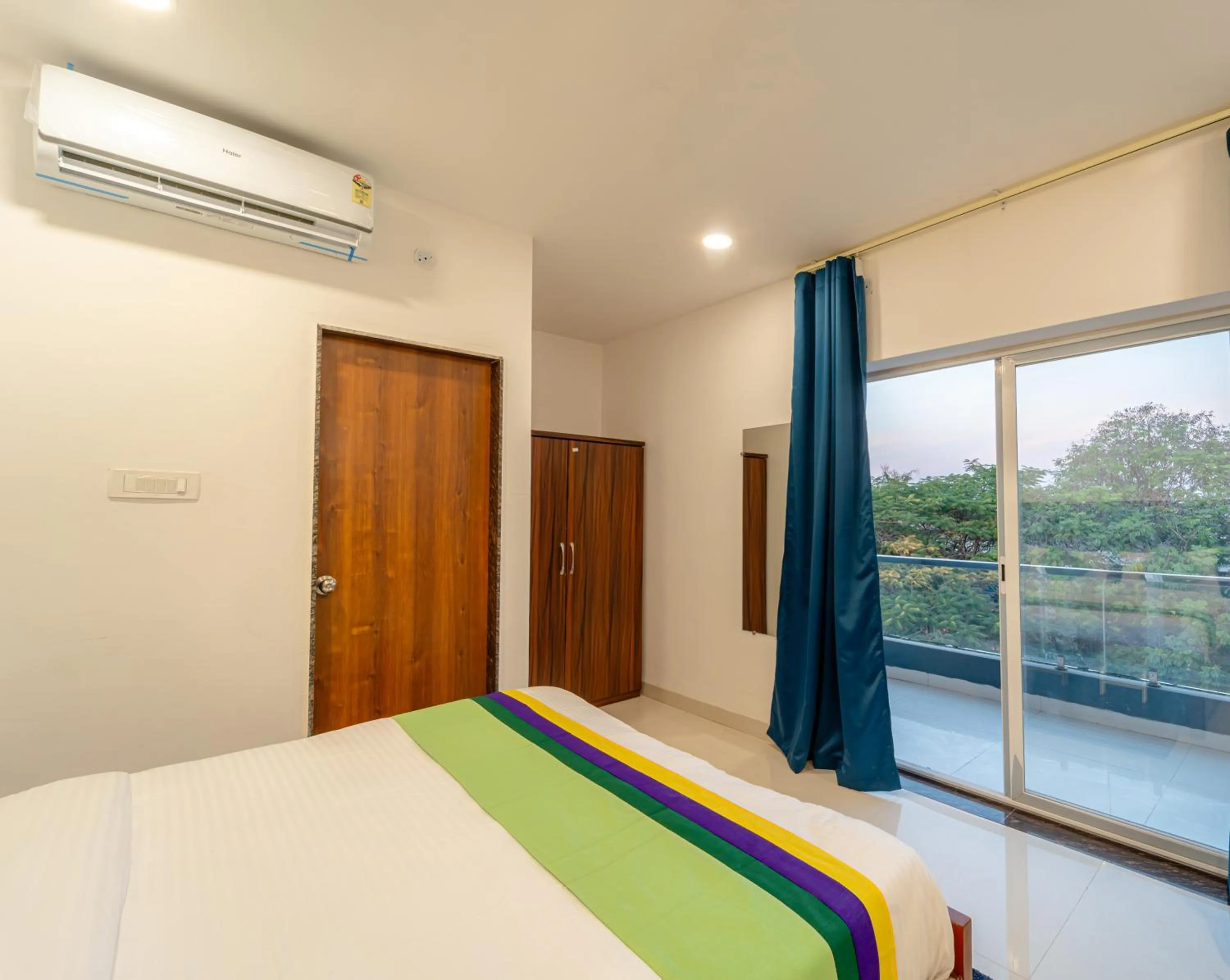Bedroom, Bed in Treebo Pure Earth Stay, Vijay Nagar