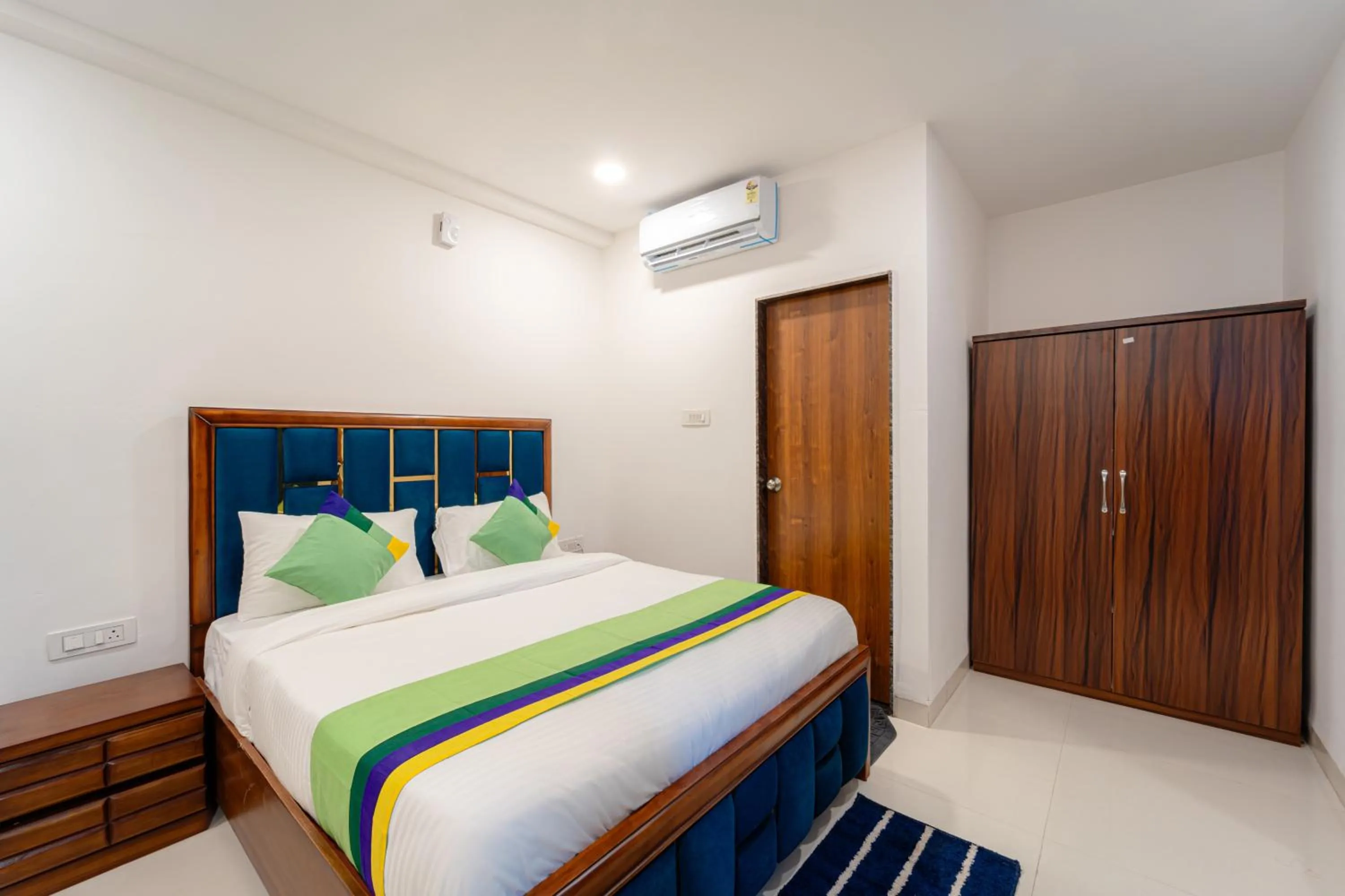 Bedroom, Bed in Treebo Pure Earth Stay, Vijay Nagar