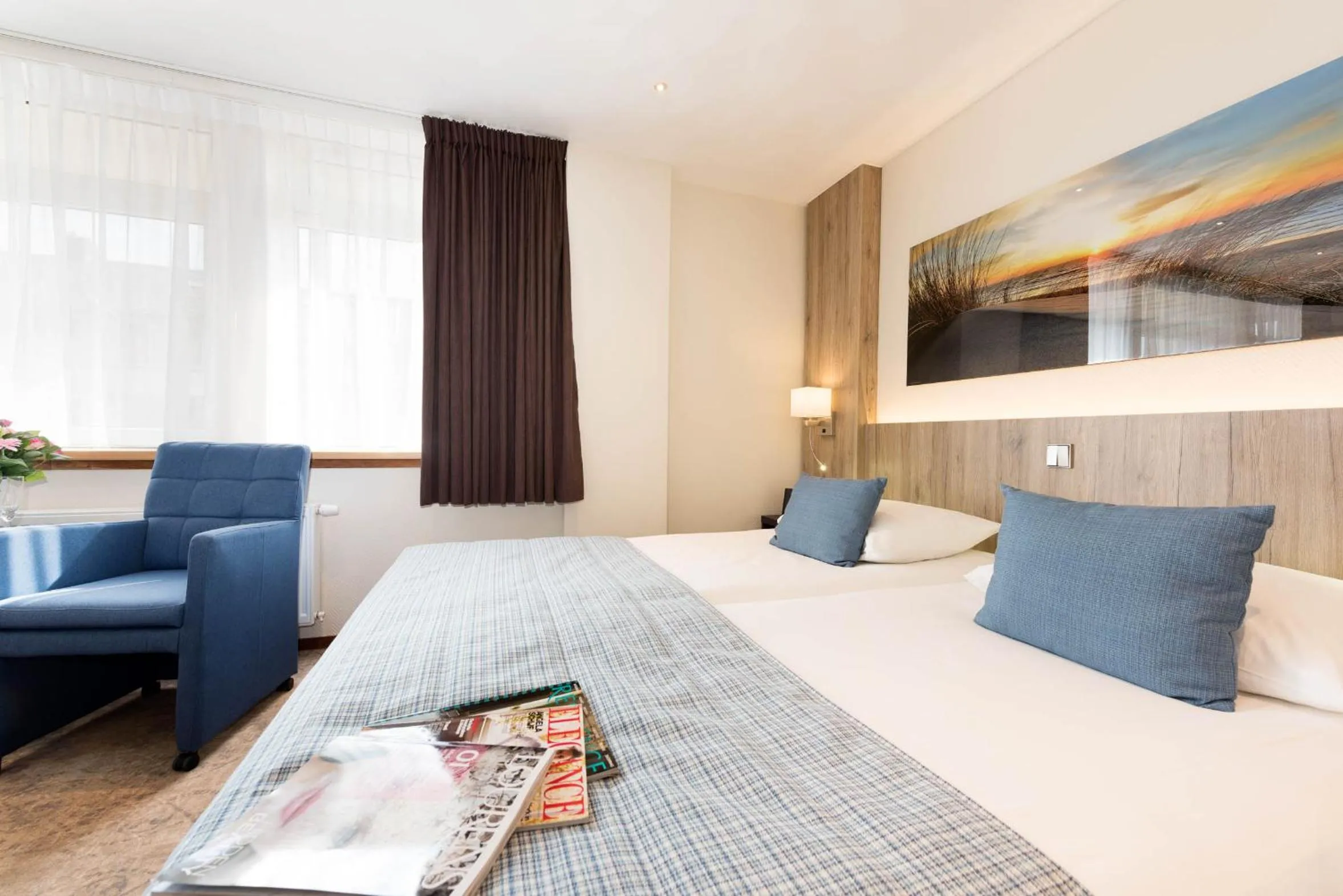 Photo of the whole room, Bed in Strandhotel de Vassy