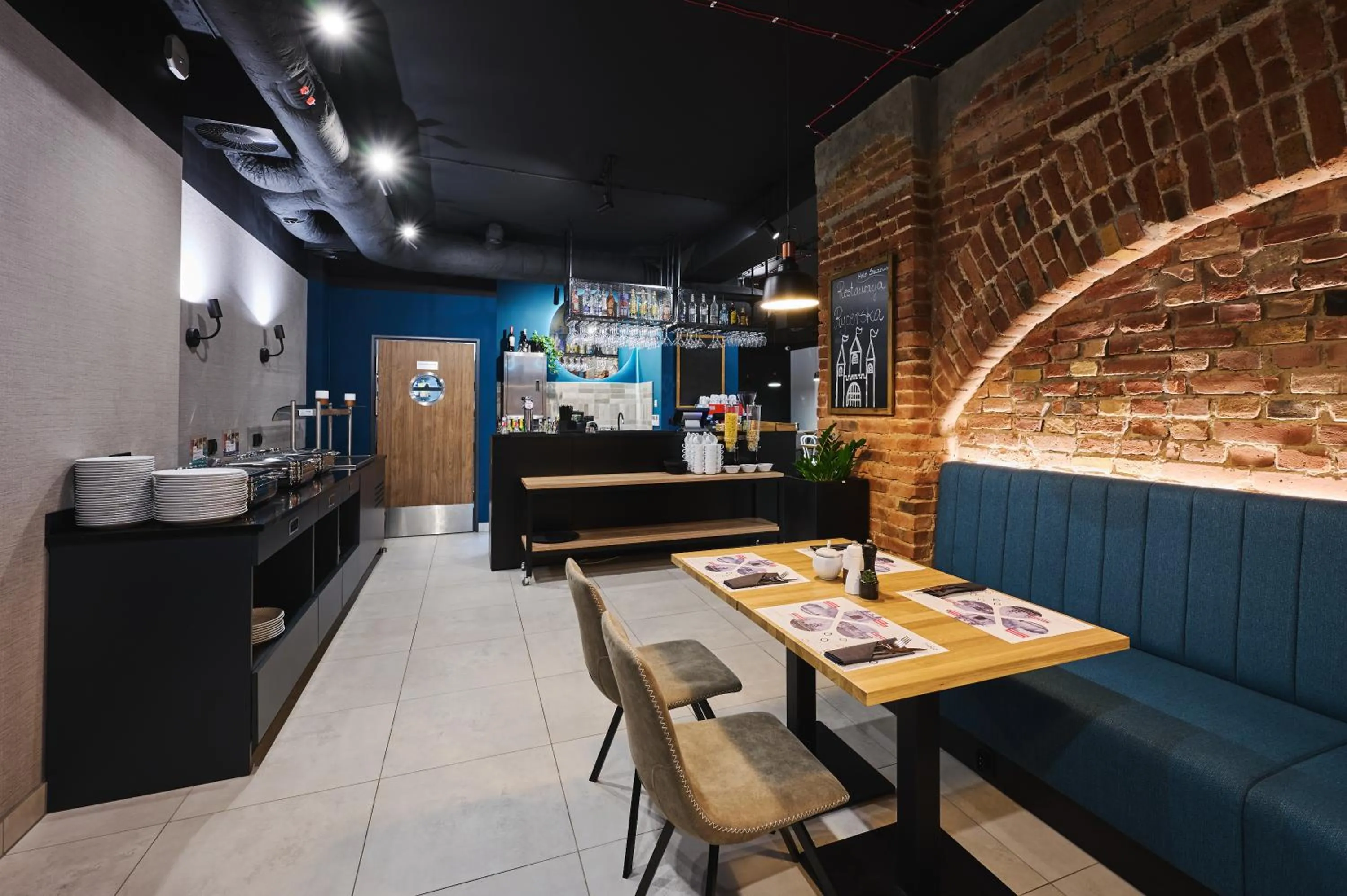 Restaurant/places to eat in Hotel Halo Szczecin