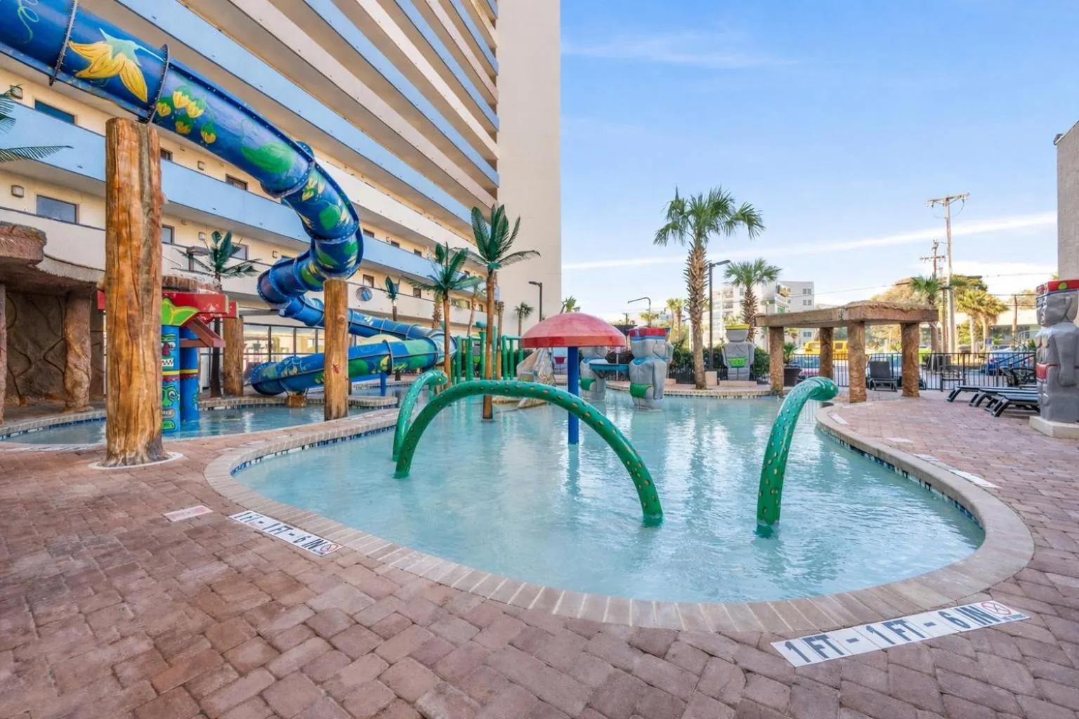 Newly Renovated Privately owned OF condo on 6th floor Ocean Reef w-heated pools, lazy river, hot tubs & restaurants