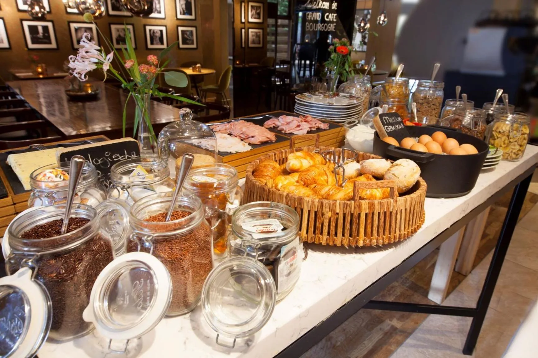 Breakfast in Restaurant Hotel Merlet