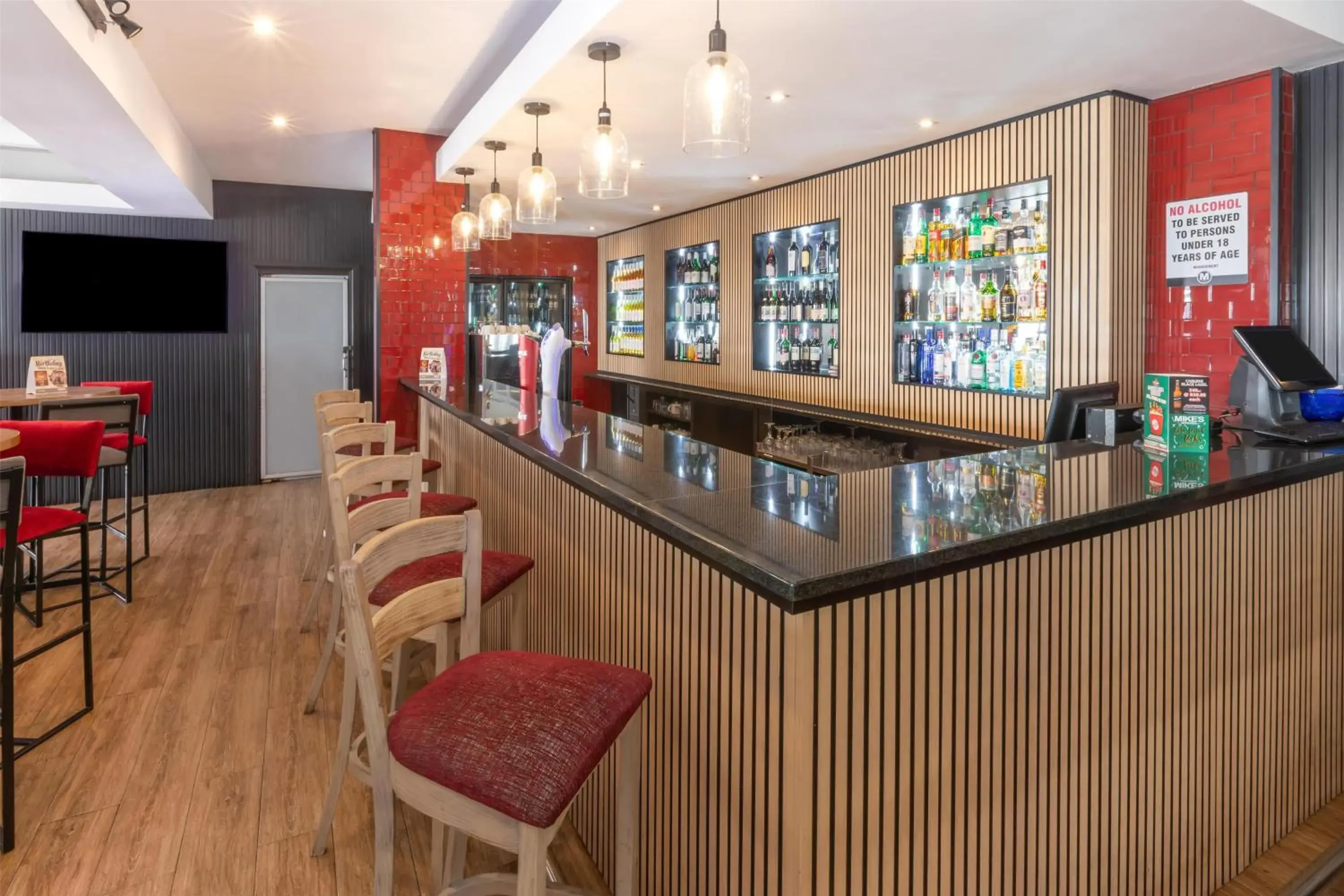 Lounge or bar in Garden Court Kings Beach Lounge or bar in Garden Court Kings Beach