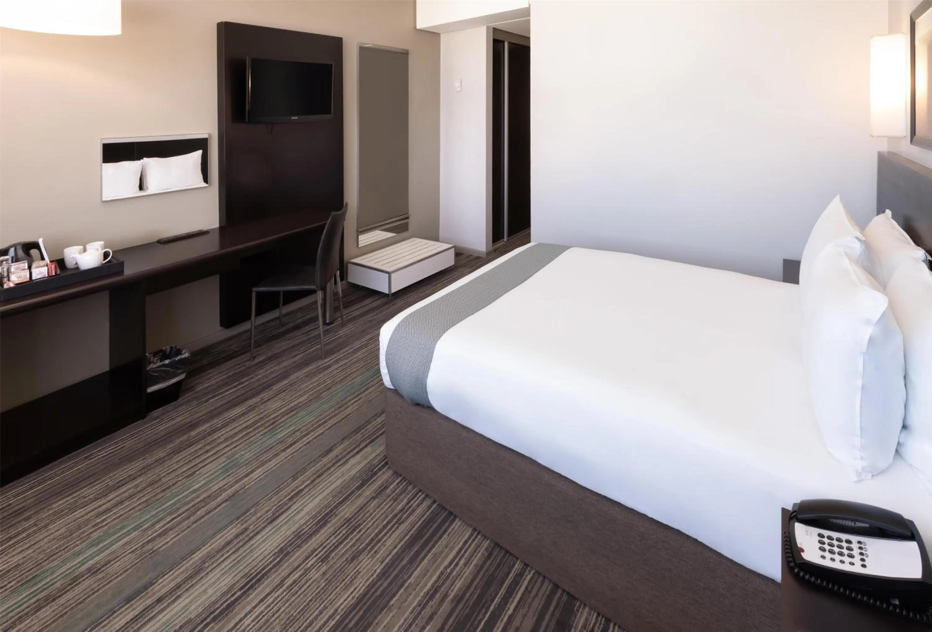 Standard Queen Room - Non Smoking in Garden Court Kings Beach