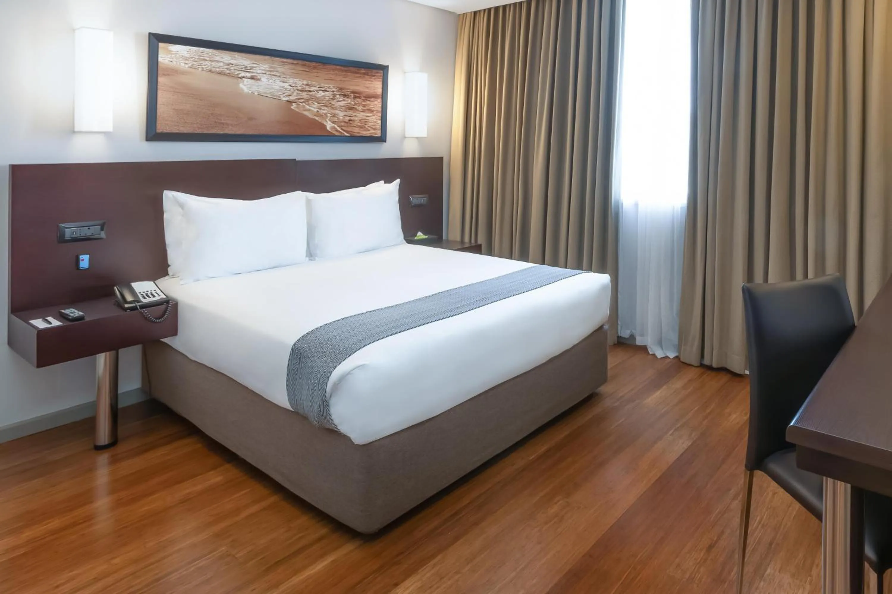 Bedroom, Bed in Garden Court Kings Beach