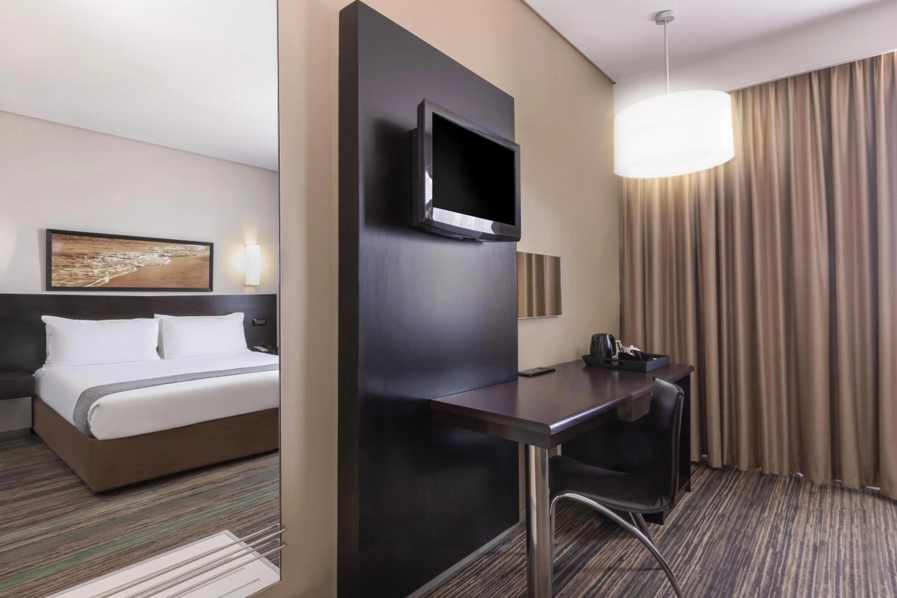 Bed in Garden Court Kings Beach