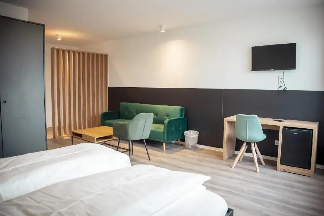 Double Room with Private Bathroom - single occupancy in Hotel Central Vis a Vis Double Room with Private Bathroom - single occupancy in Hotel Central Vis a Vis