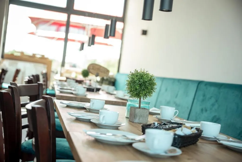 Restaurant/places to eat in Hotel Central Vis a Vis