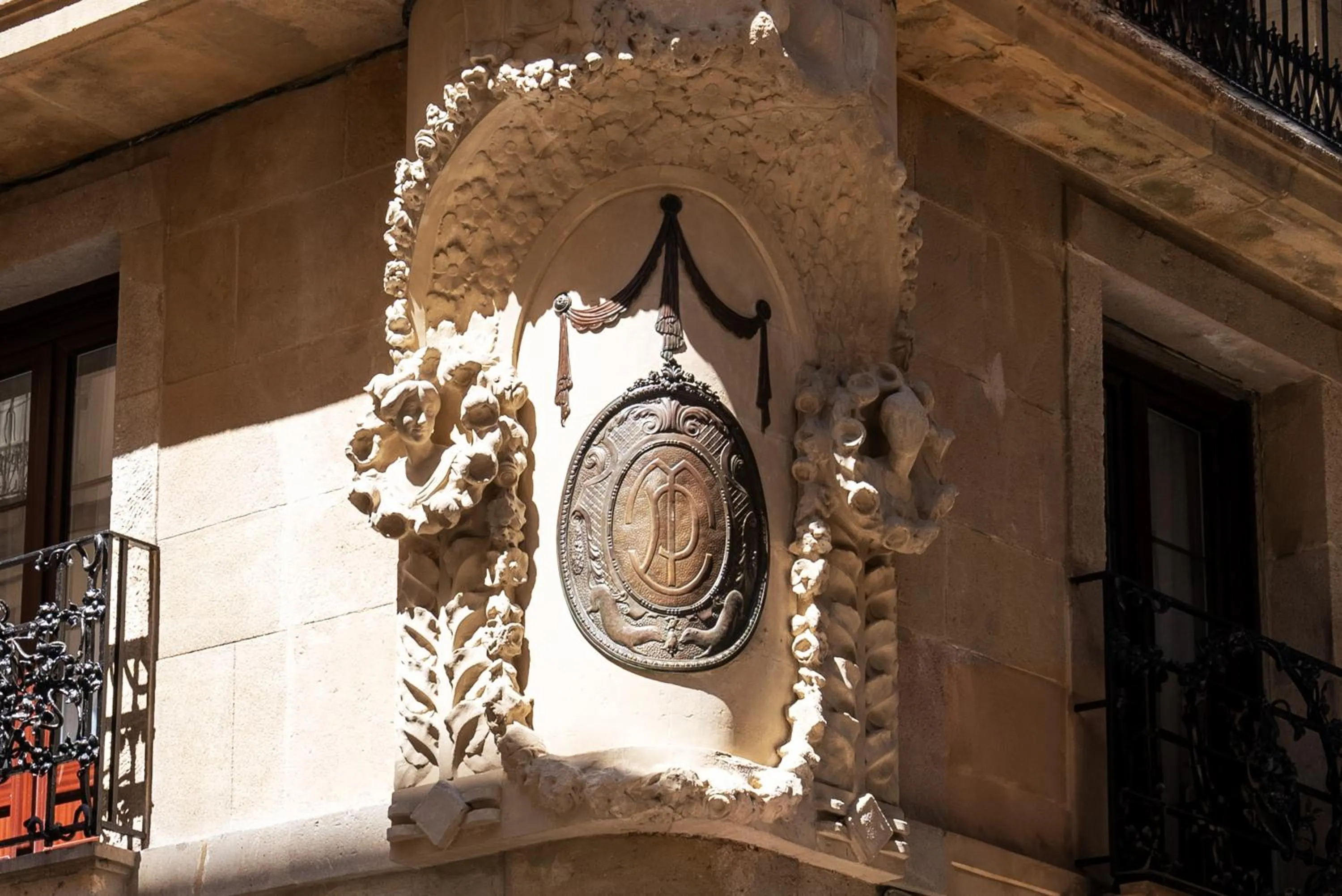 Property building in Casa Pince