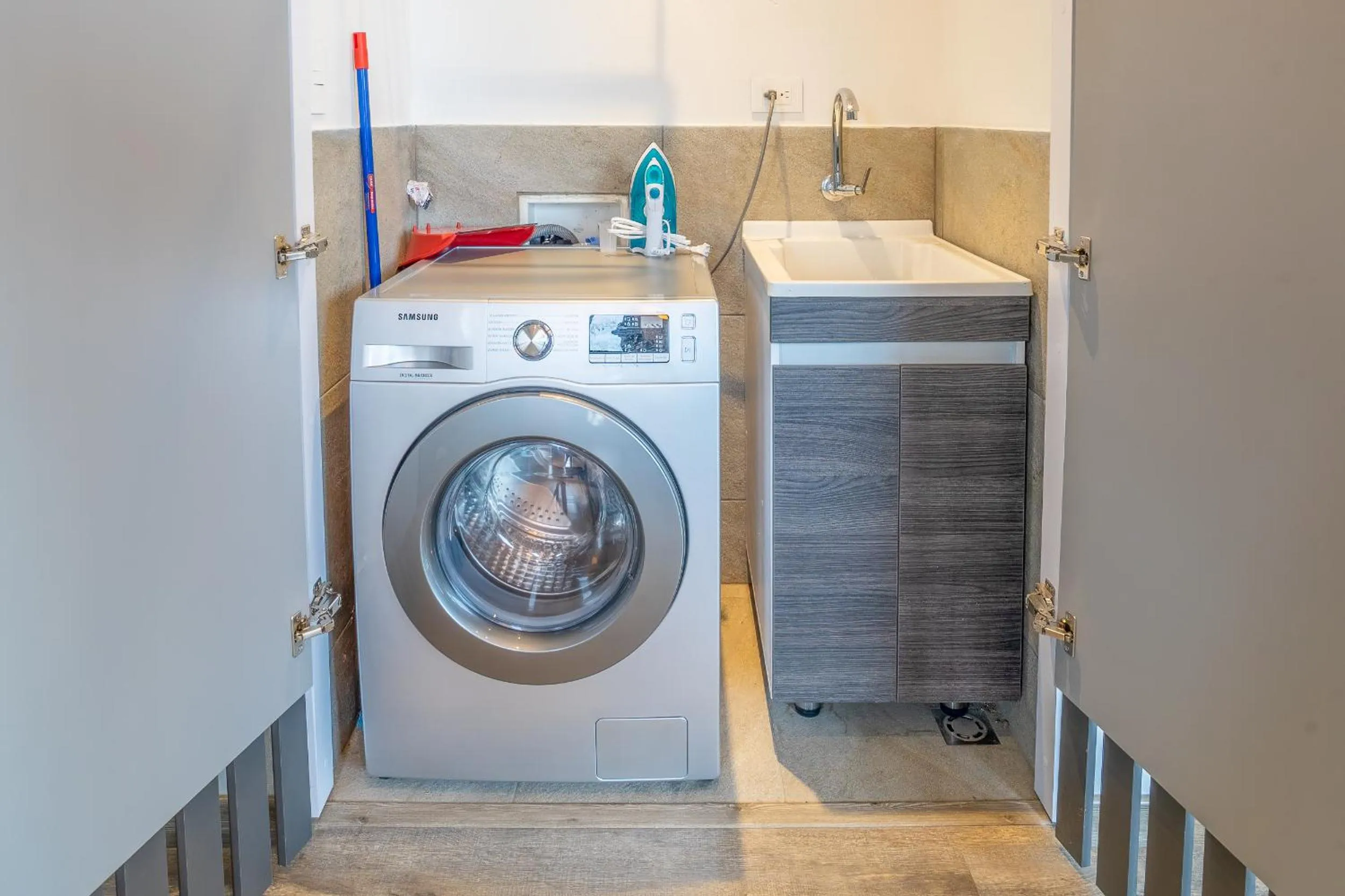 washing machine in Canvas By Wynwood House