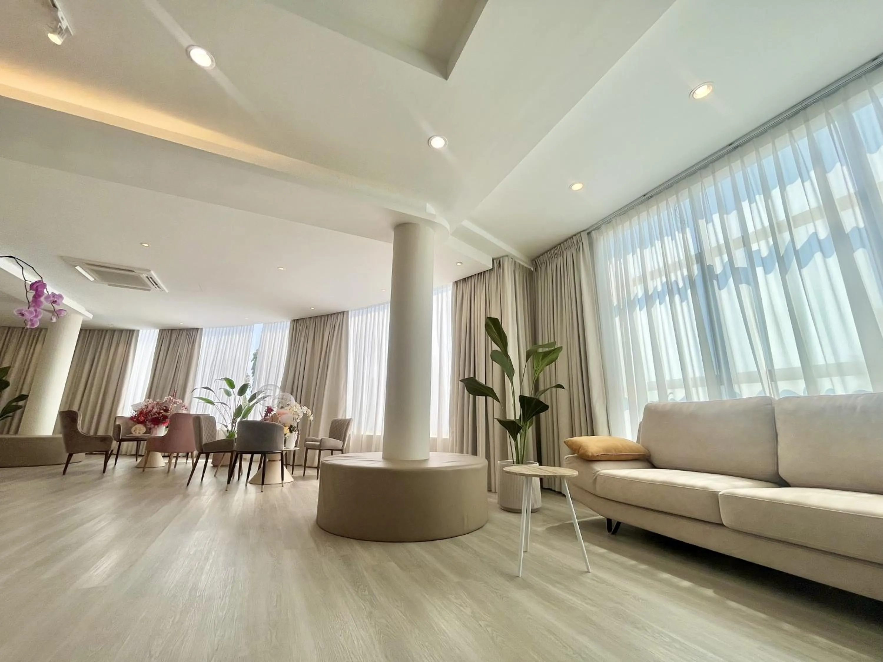 Seating area in Asimmy Hotel