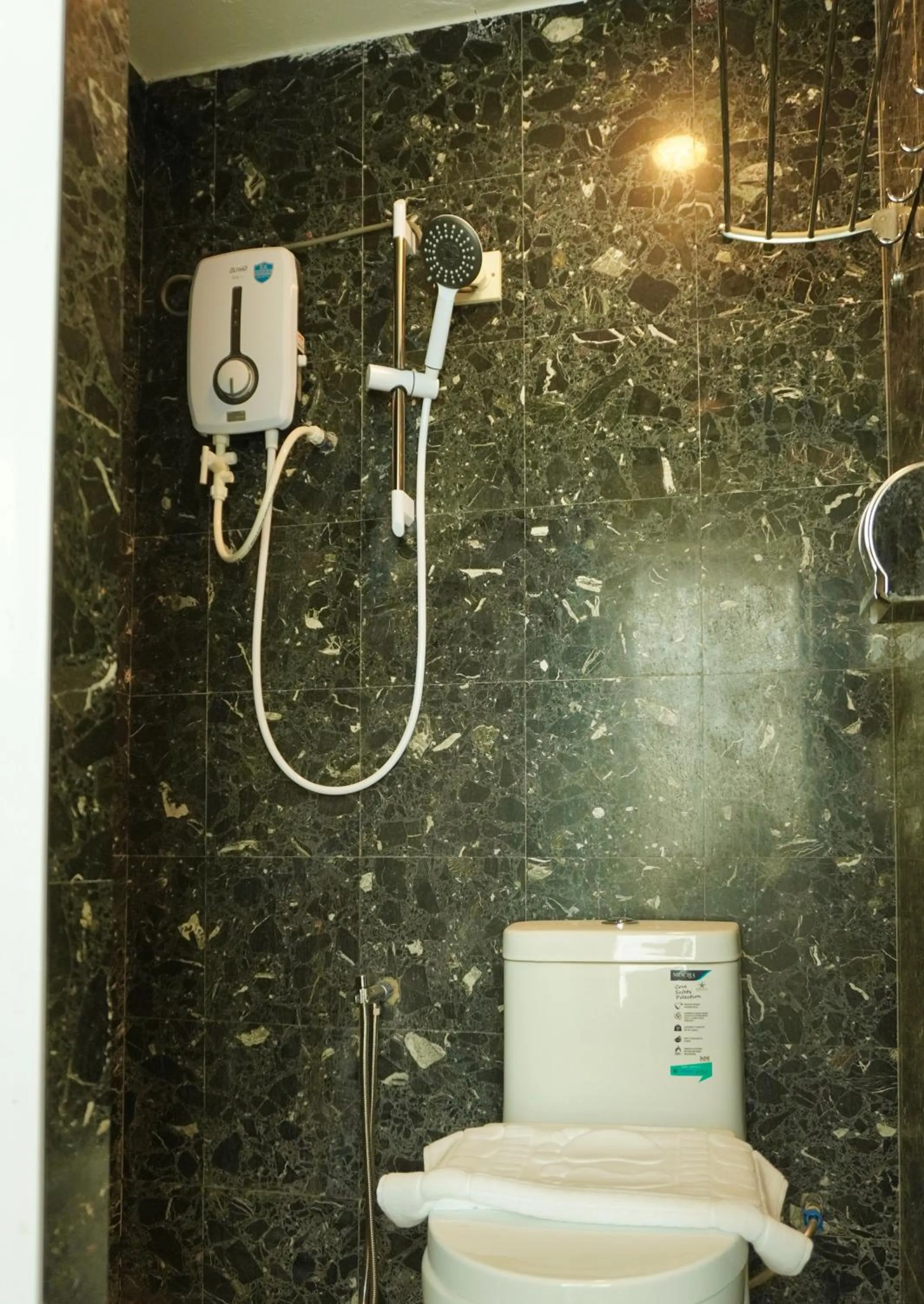 Shower in Asimmy Hotel