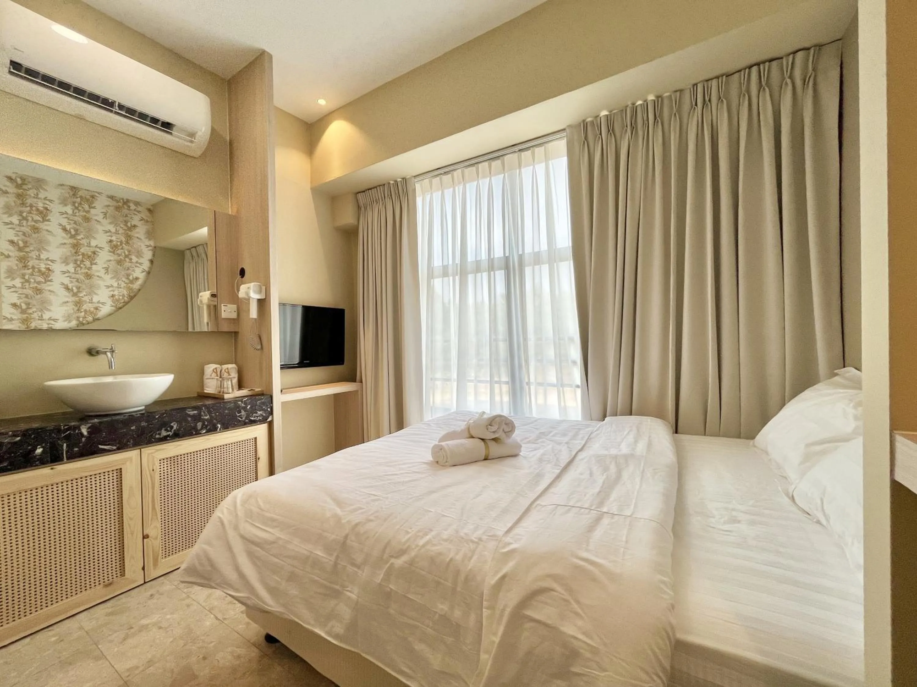 Photo of the whole room, Bed in Asimmy Hotel