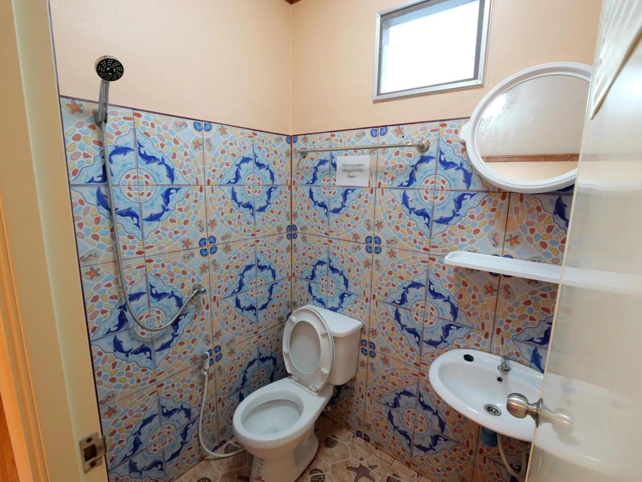 Shower in Boonsong Guest House