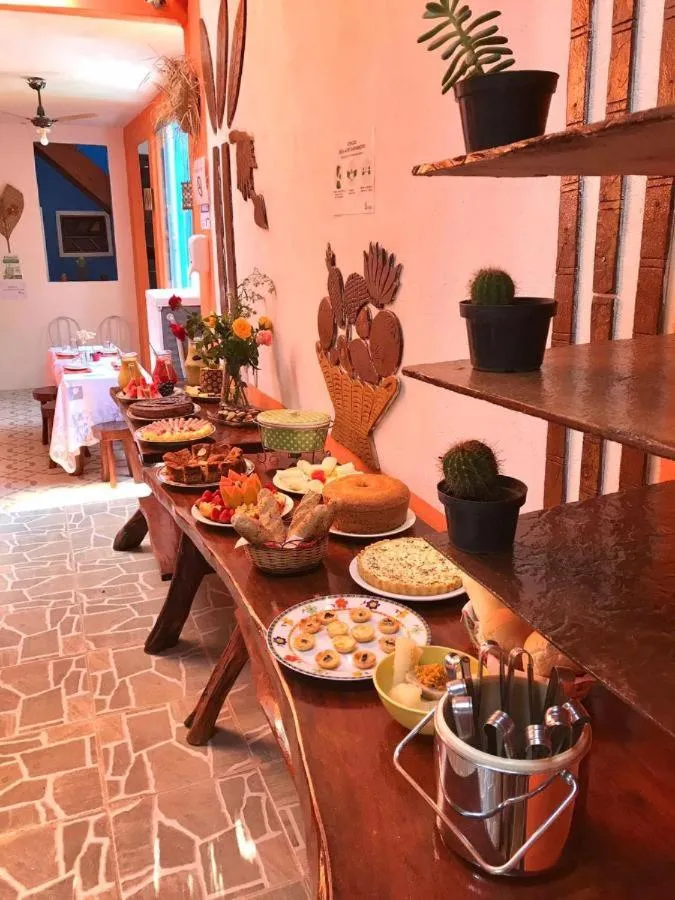 Buffet breakfast in Pousada Velho Garimpo
