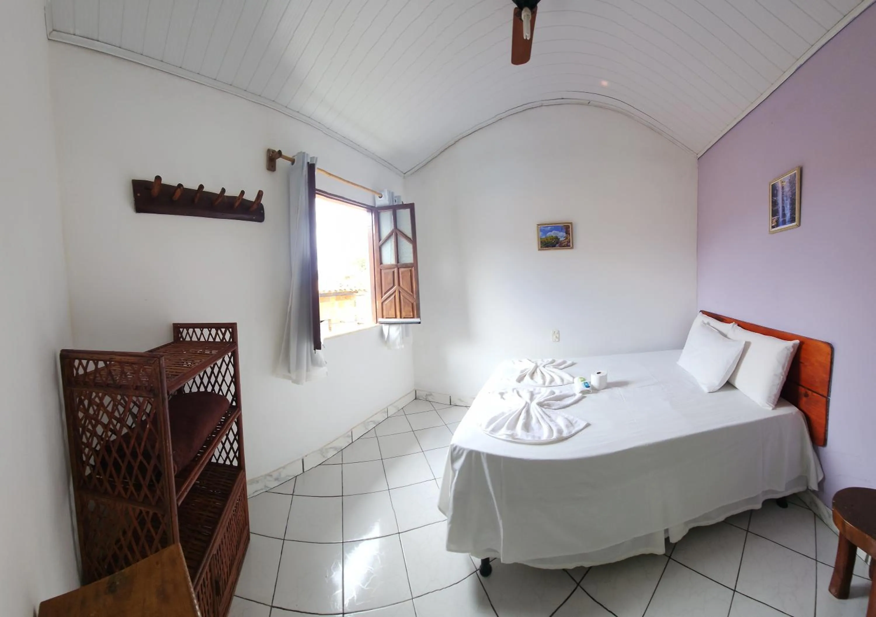 Photo of the whole room, Bed in Pousada Velho Garimpo